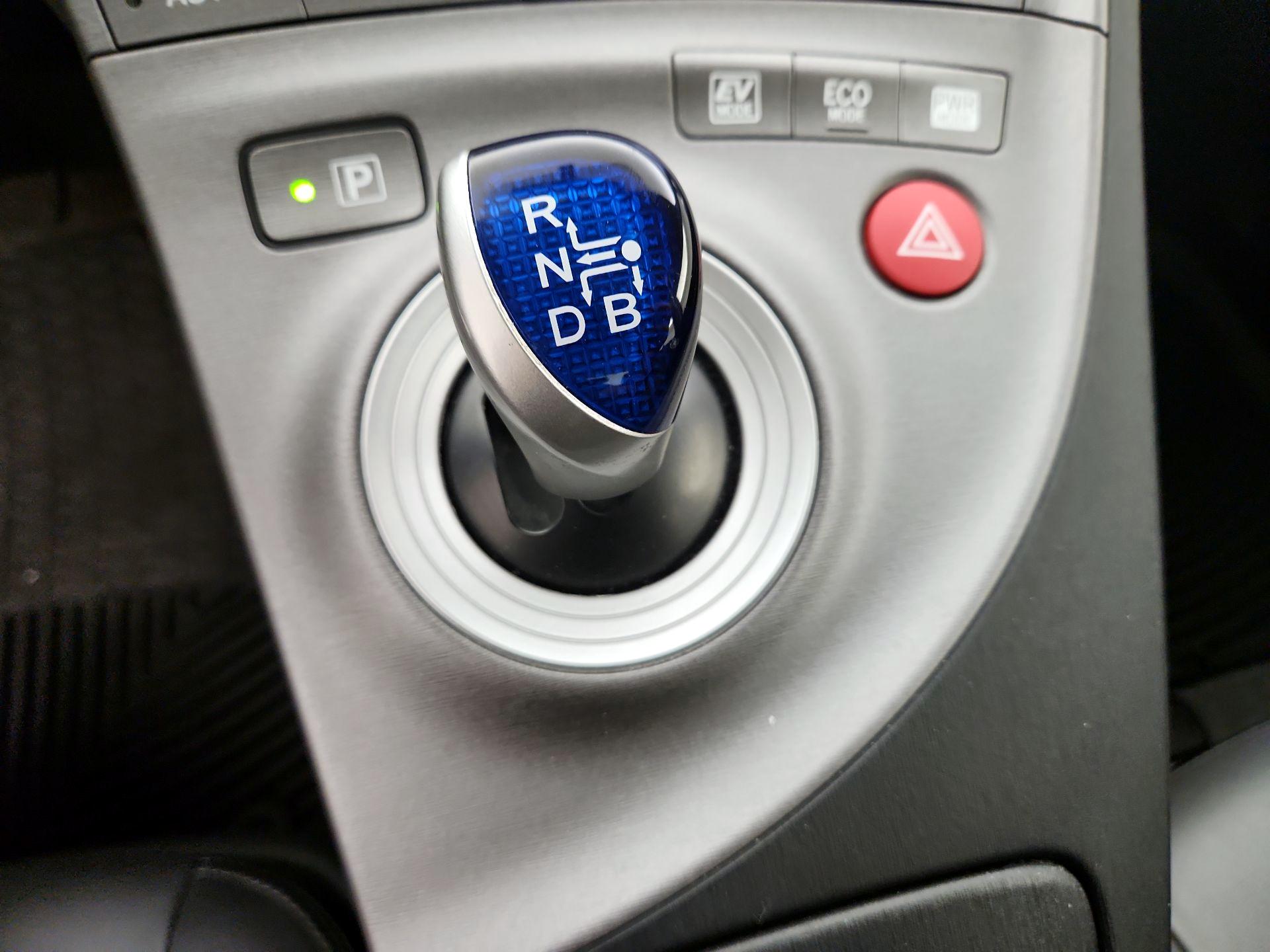 Thumbnail: 2015 Toyota Prius - 17