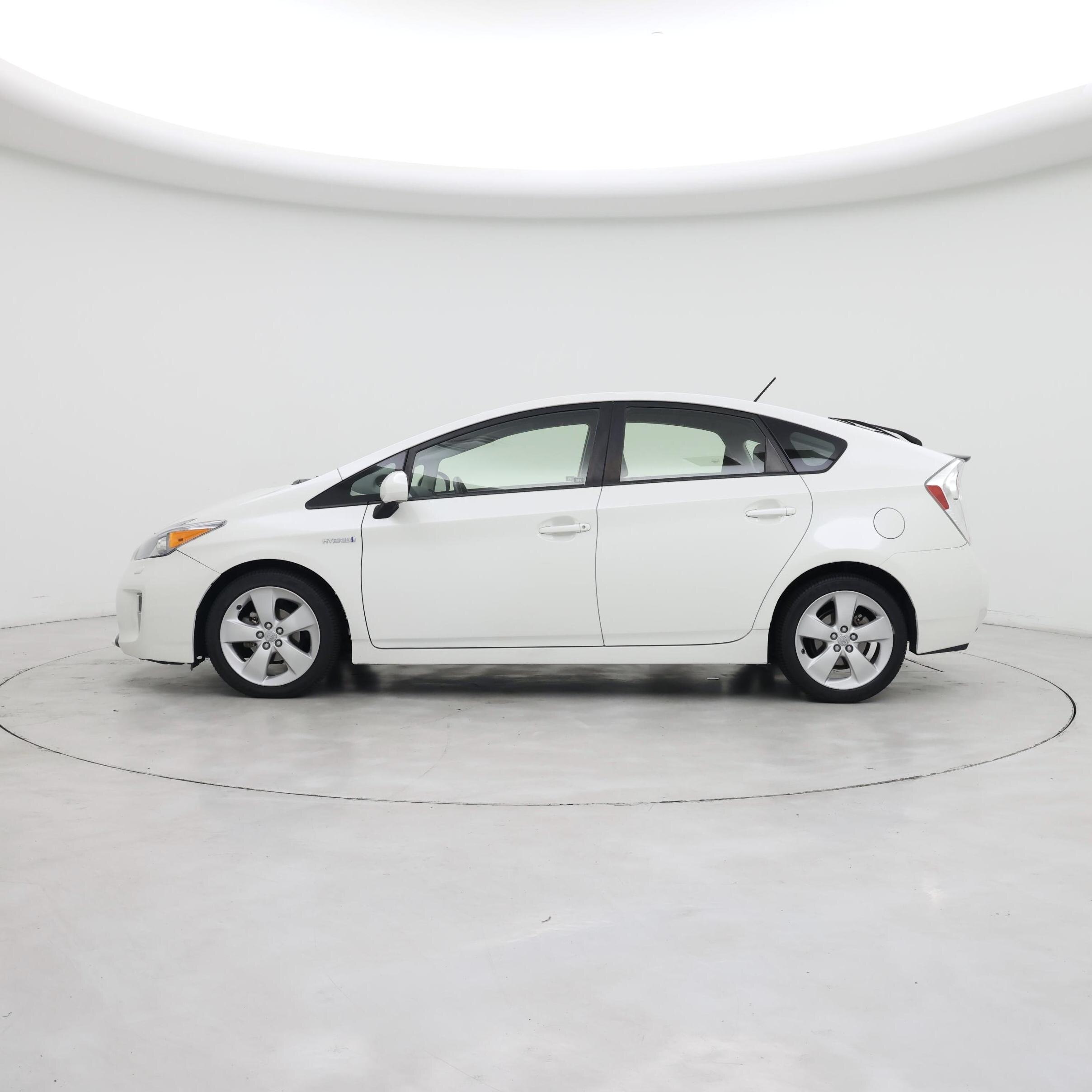 Thumbnail: 2015 Toyota Prius - 3