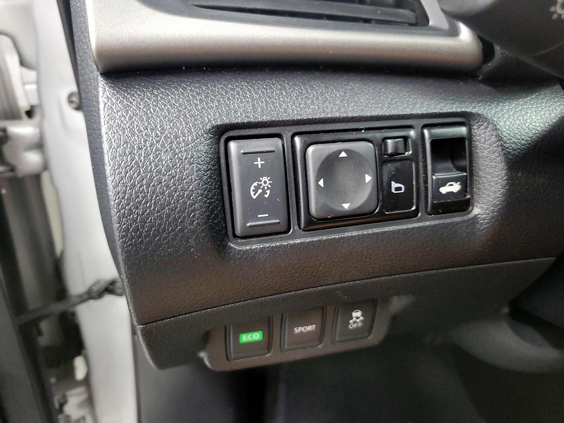 Thumbnail: 2015 Nissan Sentra - 13