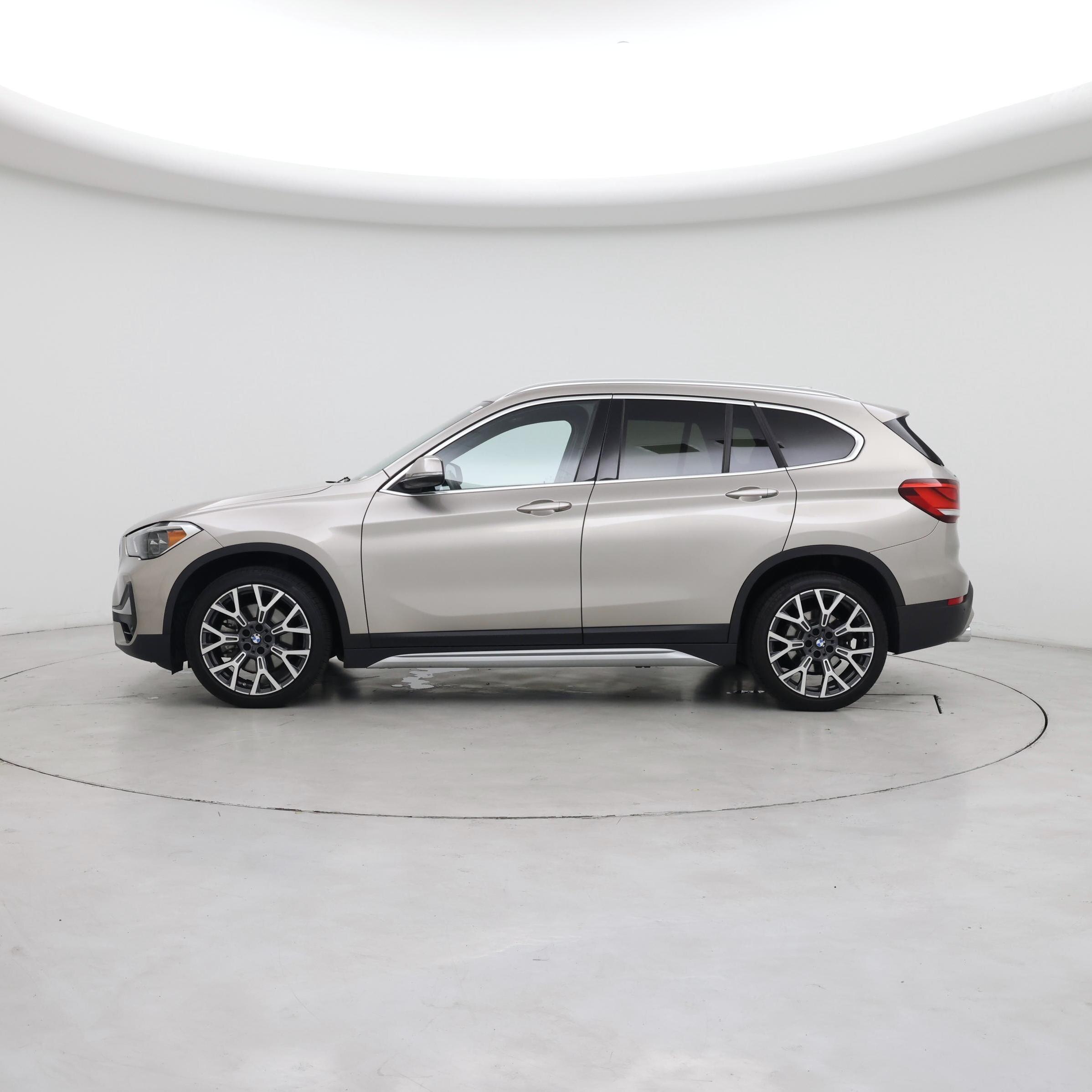 Thumbnail: 2021 BMW X1 - 3