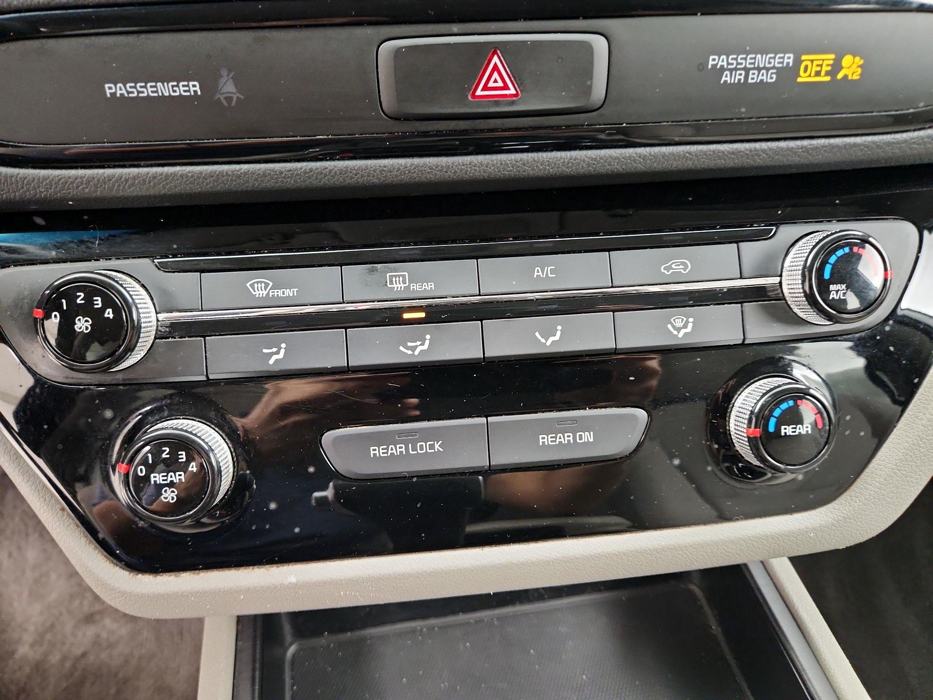 Thumbnail: 2021 Kia Sedona - 16