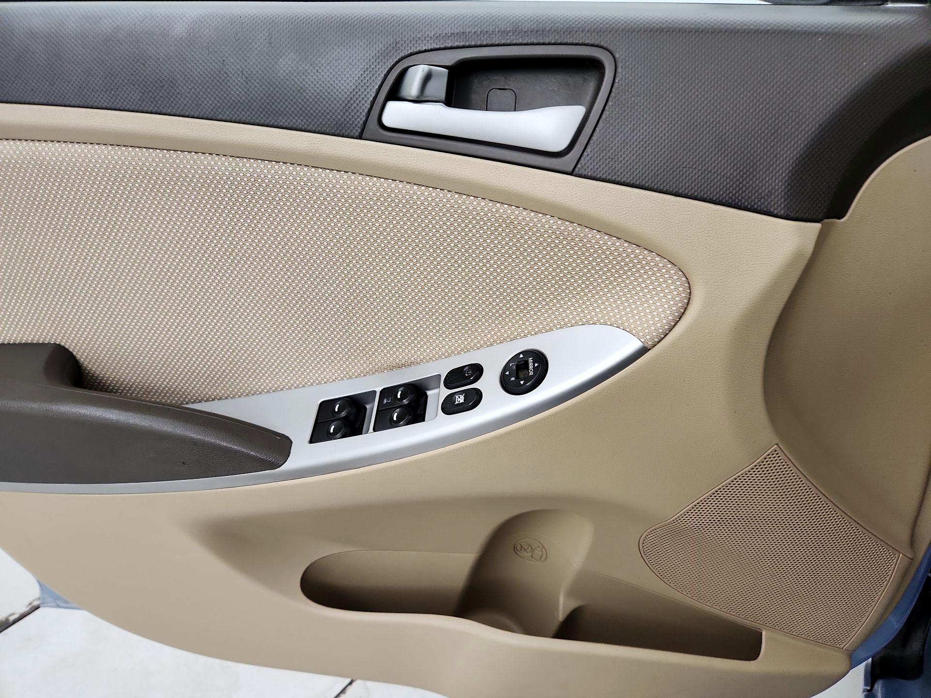 Thumbnail: 2013 Hyundai Accent - 12