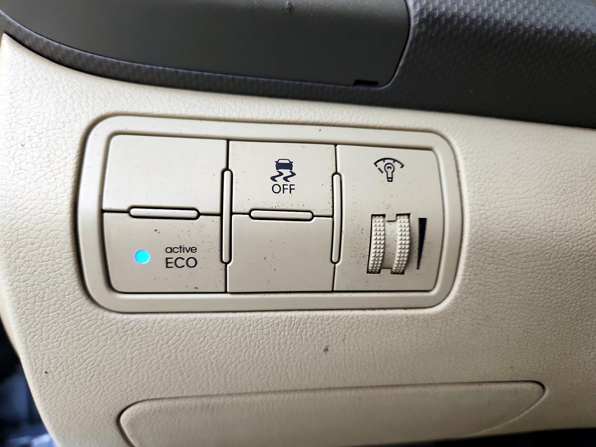 Thumbnail: 2013 Hyundai Accent - 13