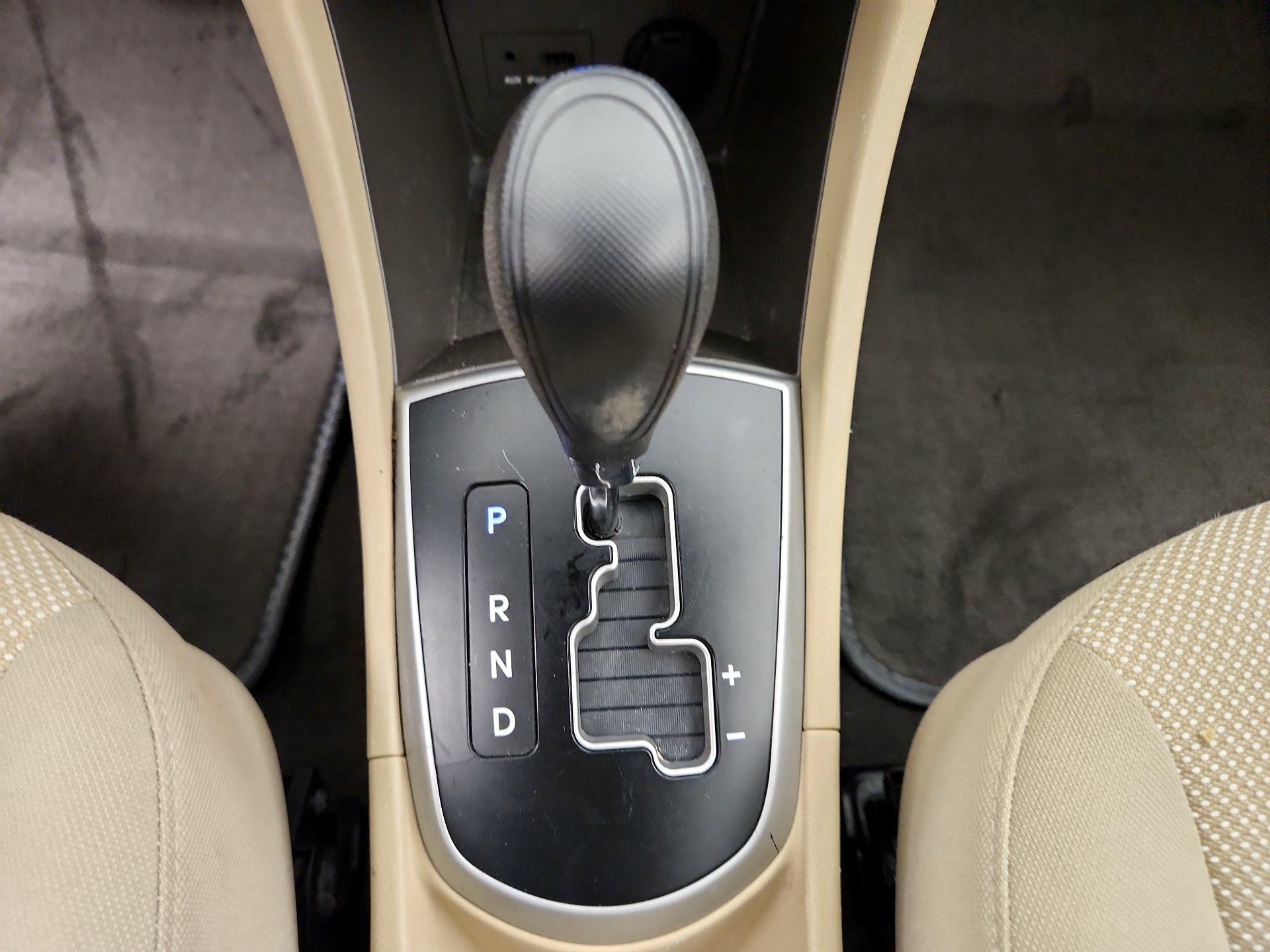 Thumbnail: 2013 Hyundai Accent - 16