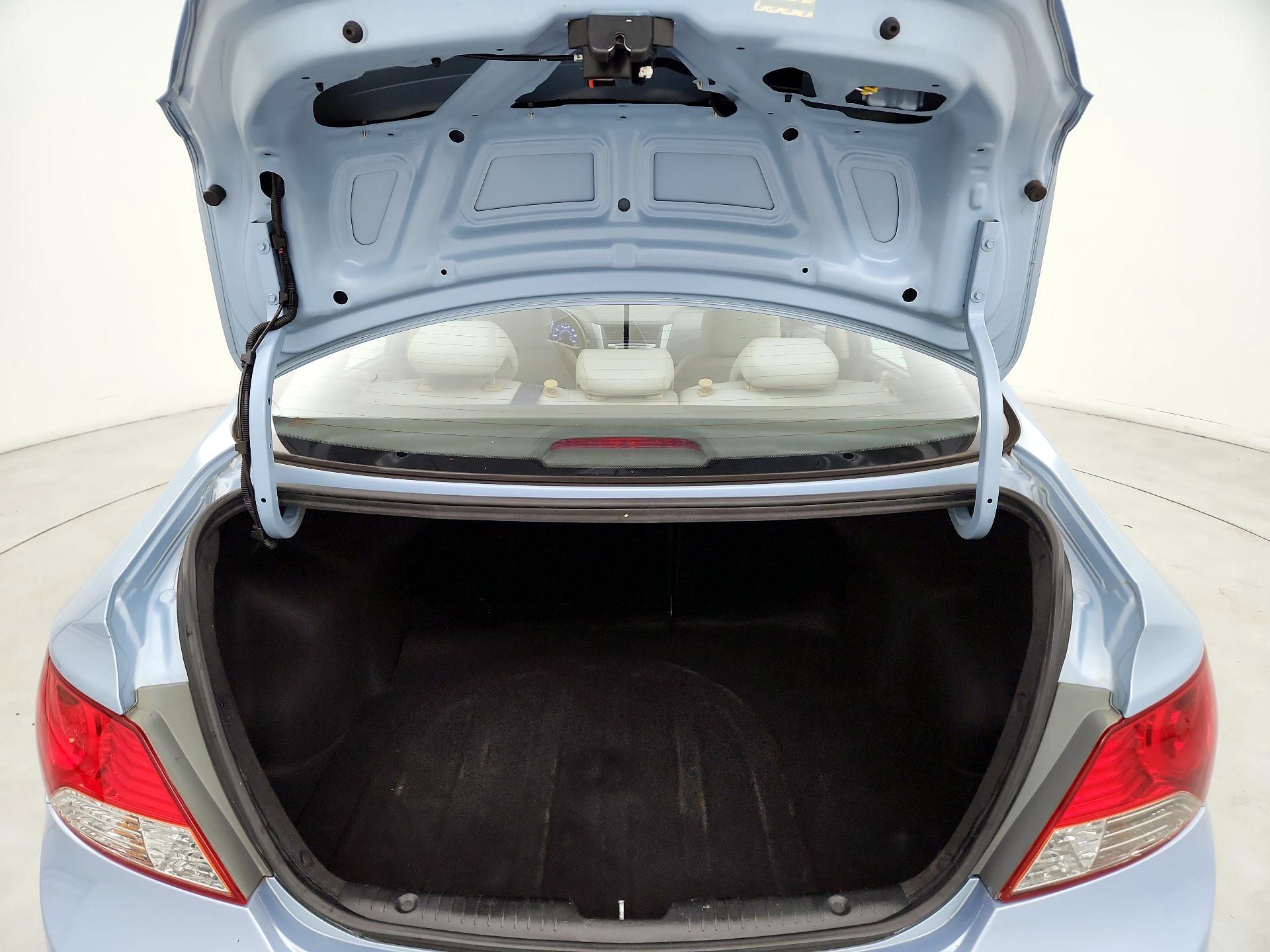Thumbnail: 2013 Hyundai Accent - 19