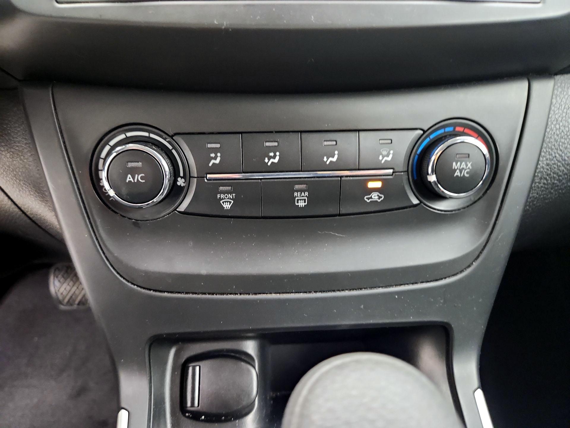 Thumbnail: 2016 Nissan Sentra - 15