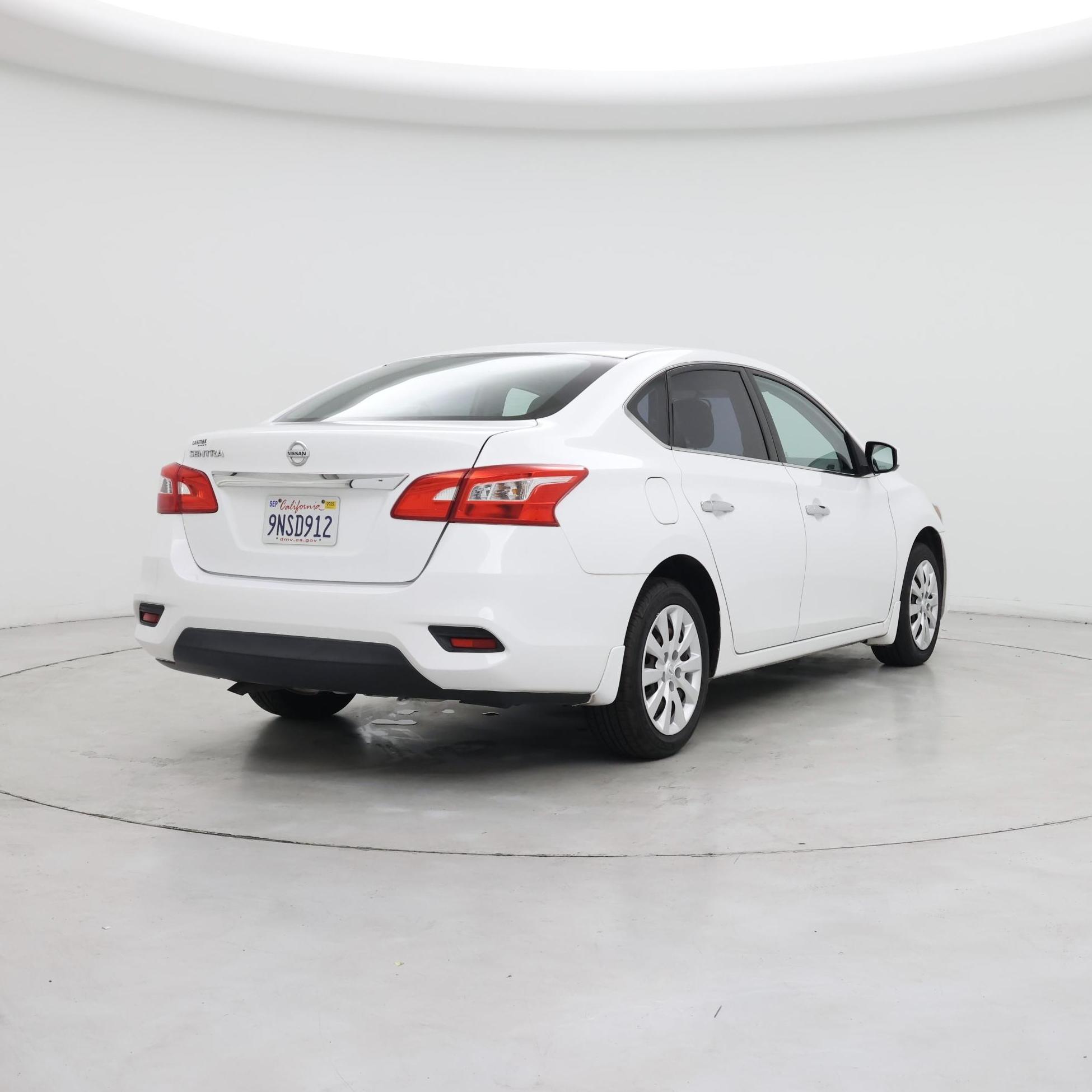 Thumbnail: 2016 Nissan Sentra - 8