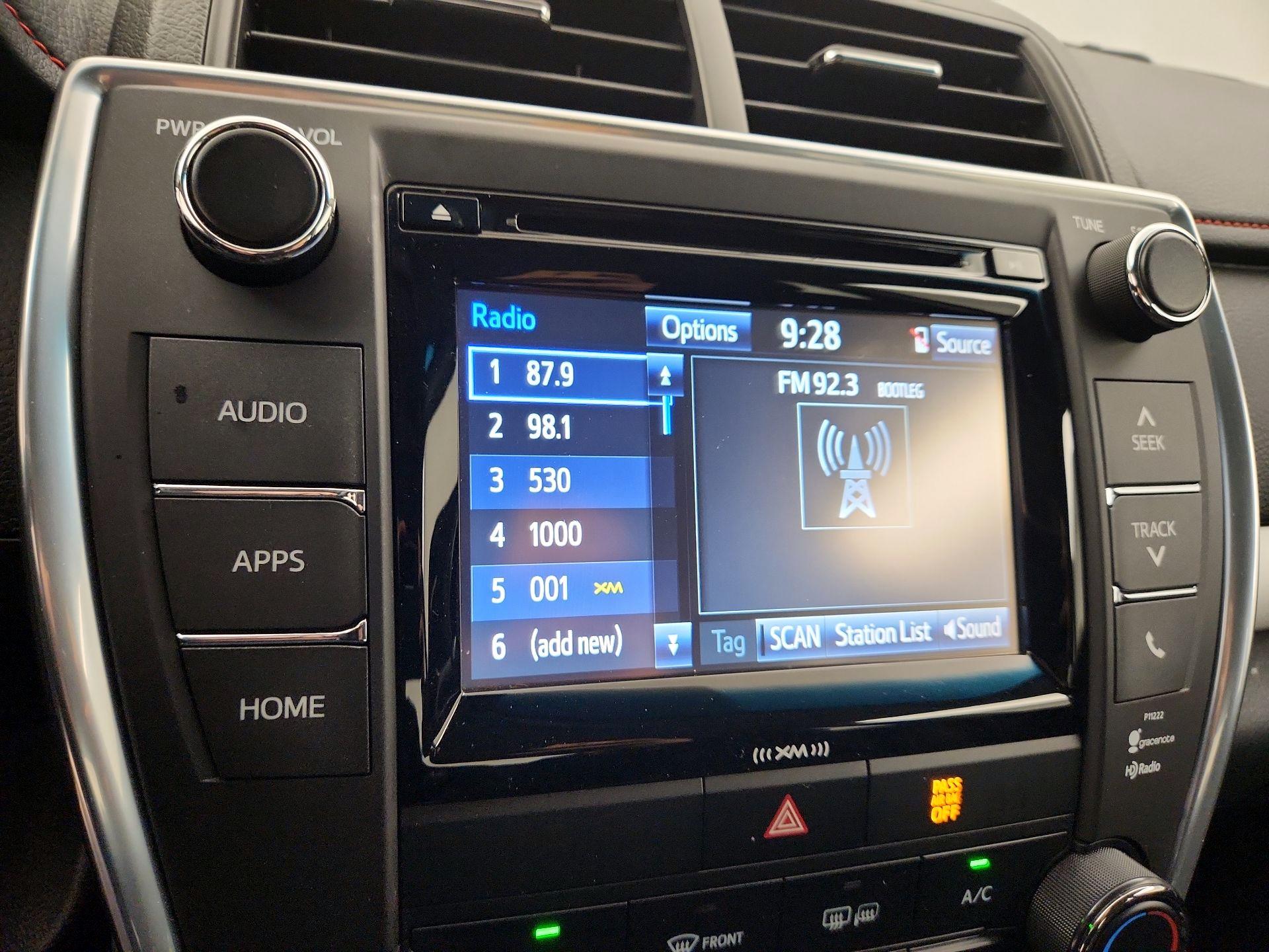 Thumbnail: 2016 Toyota Camry - 15