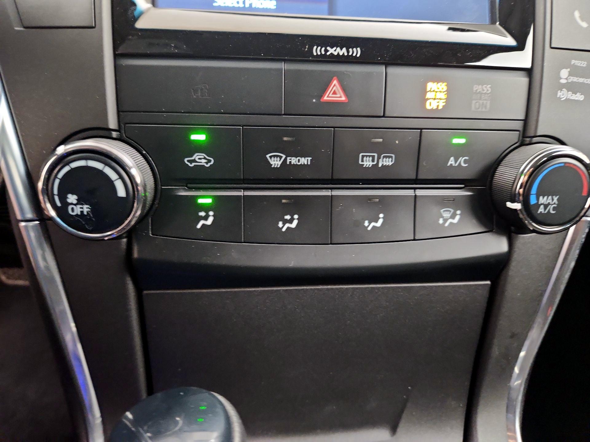 Thumbnail: 2016 Toyota Camry - 16