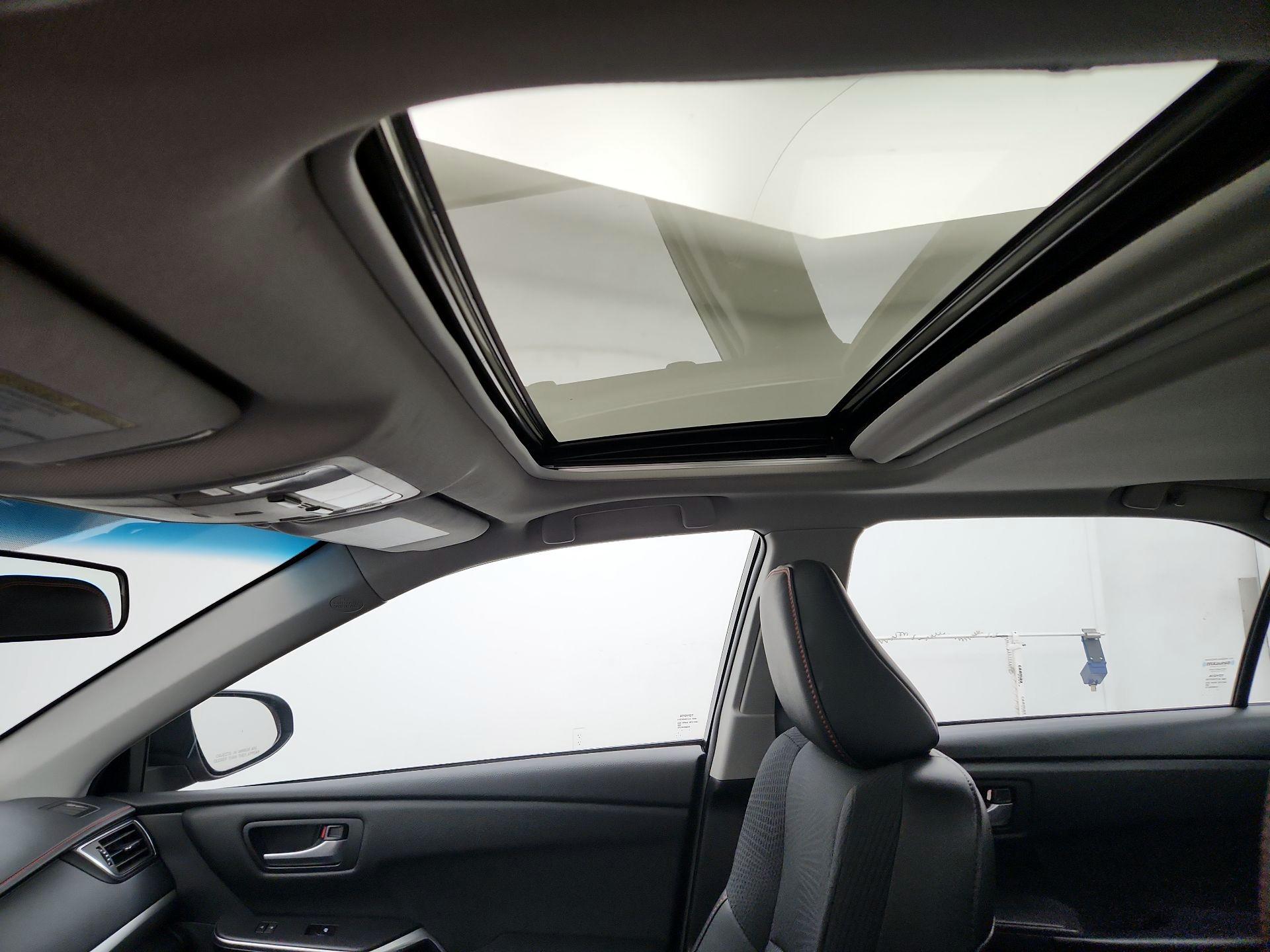 Thumbnail: 2016 Toyota Camry - 19