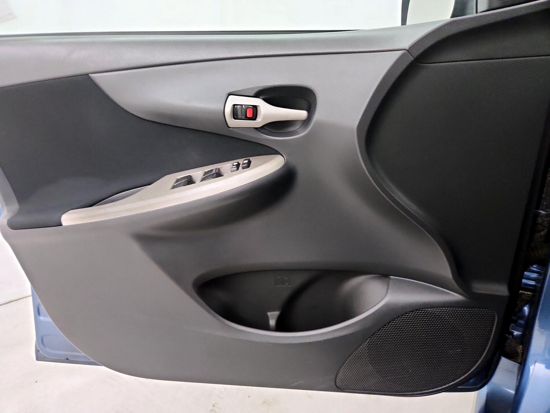 Thumbnail: 2013 Toyota Corolla - 12