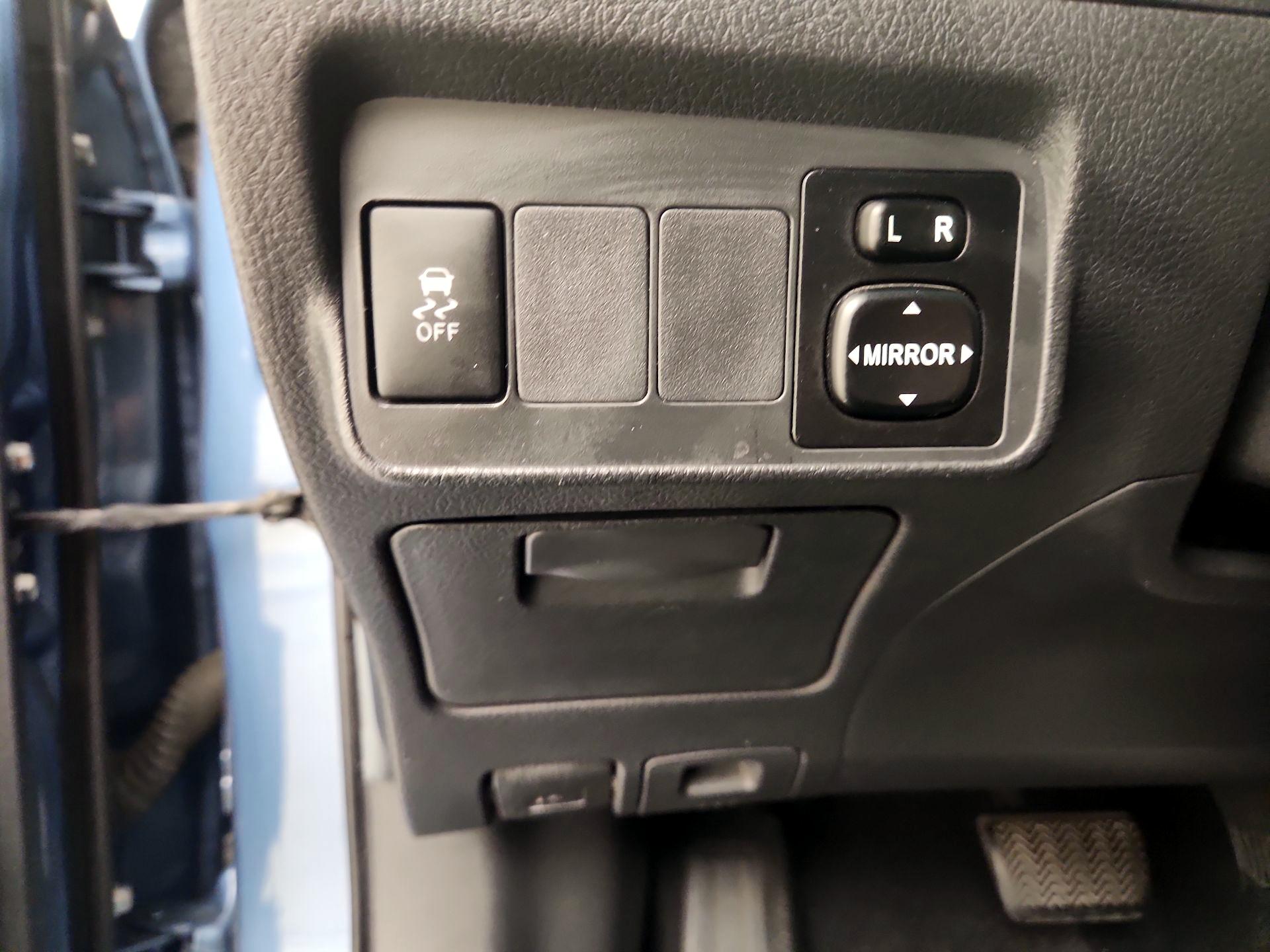 Thumbnail: 2013 Toyota Corolla - 13