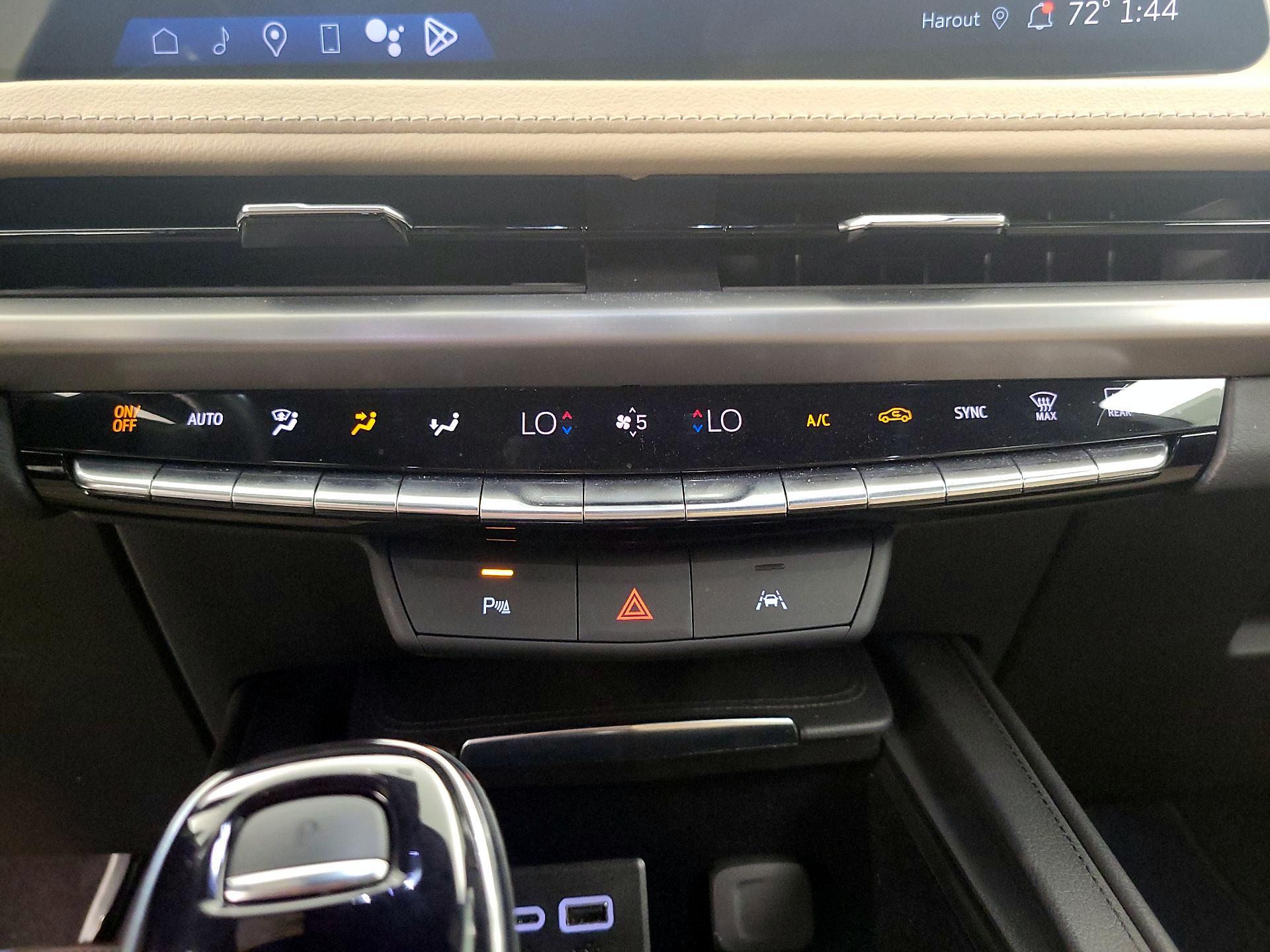 Thumbnail: 2024 Cadillac XT4 - 16
