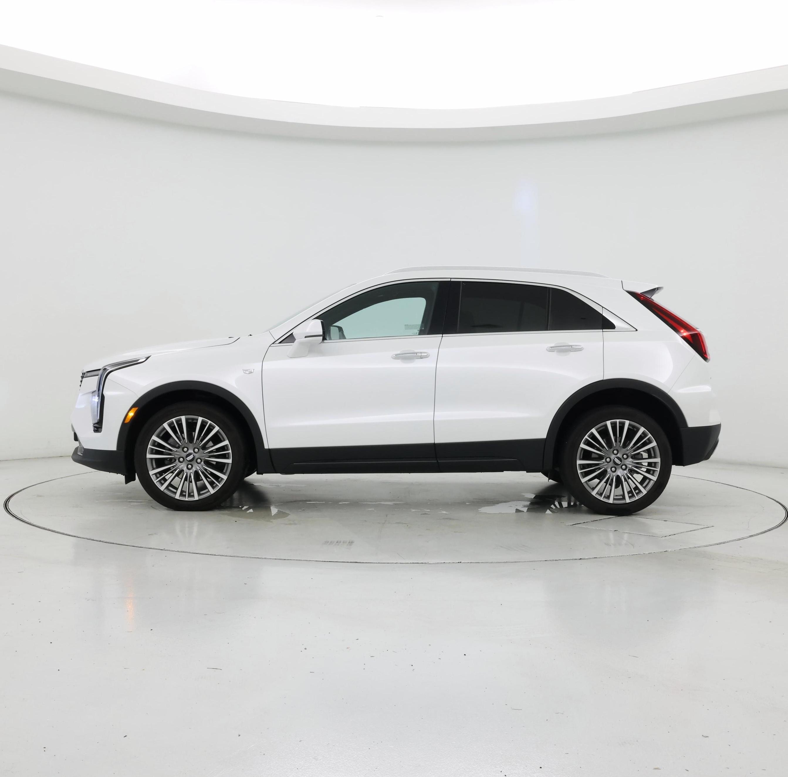 Thumbnail: 2024 Cadillac XT4 - 3