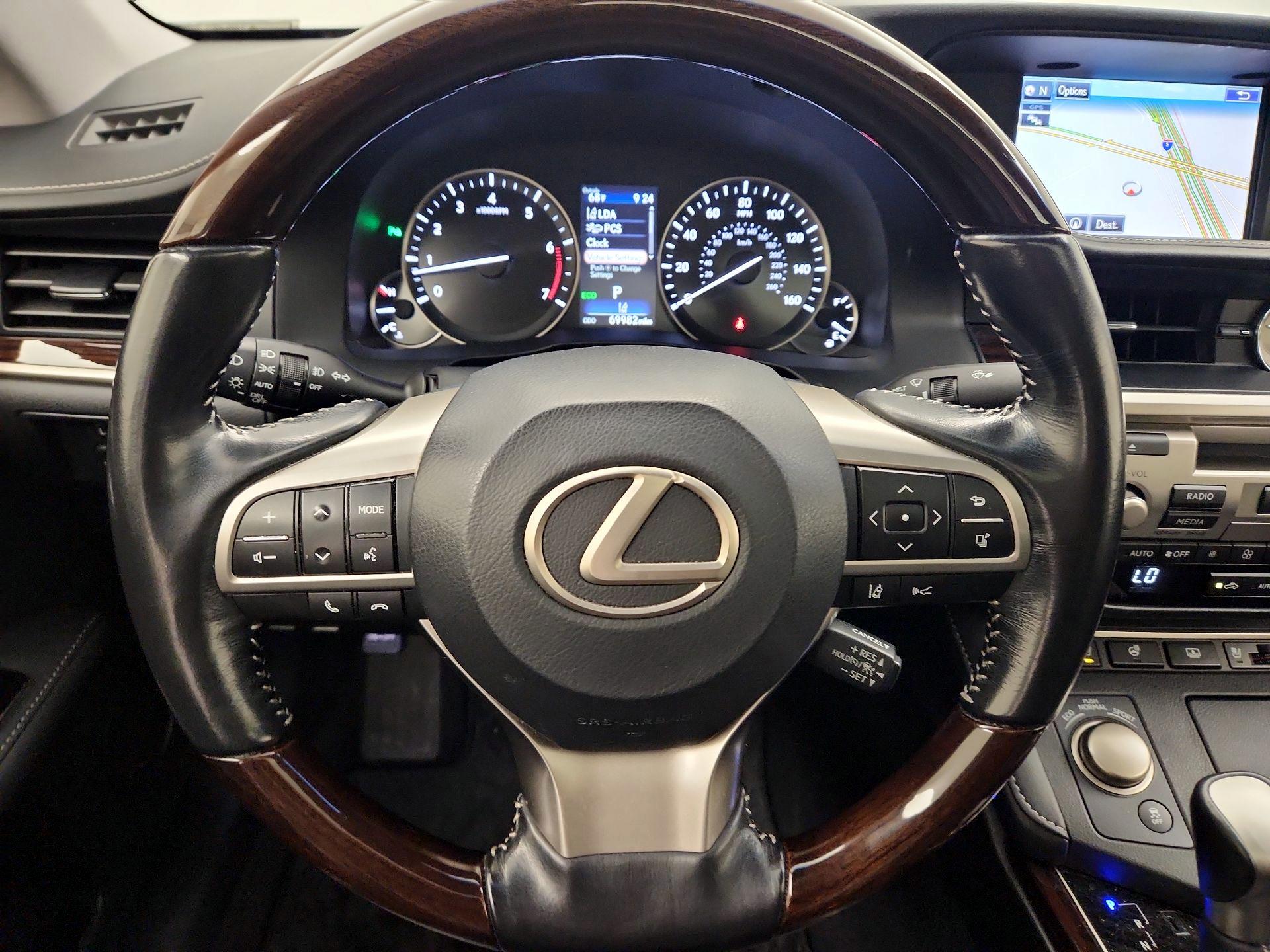 Thumbnail: 2016 Lexus ES - 10