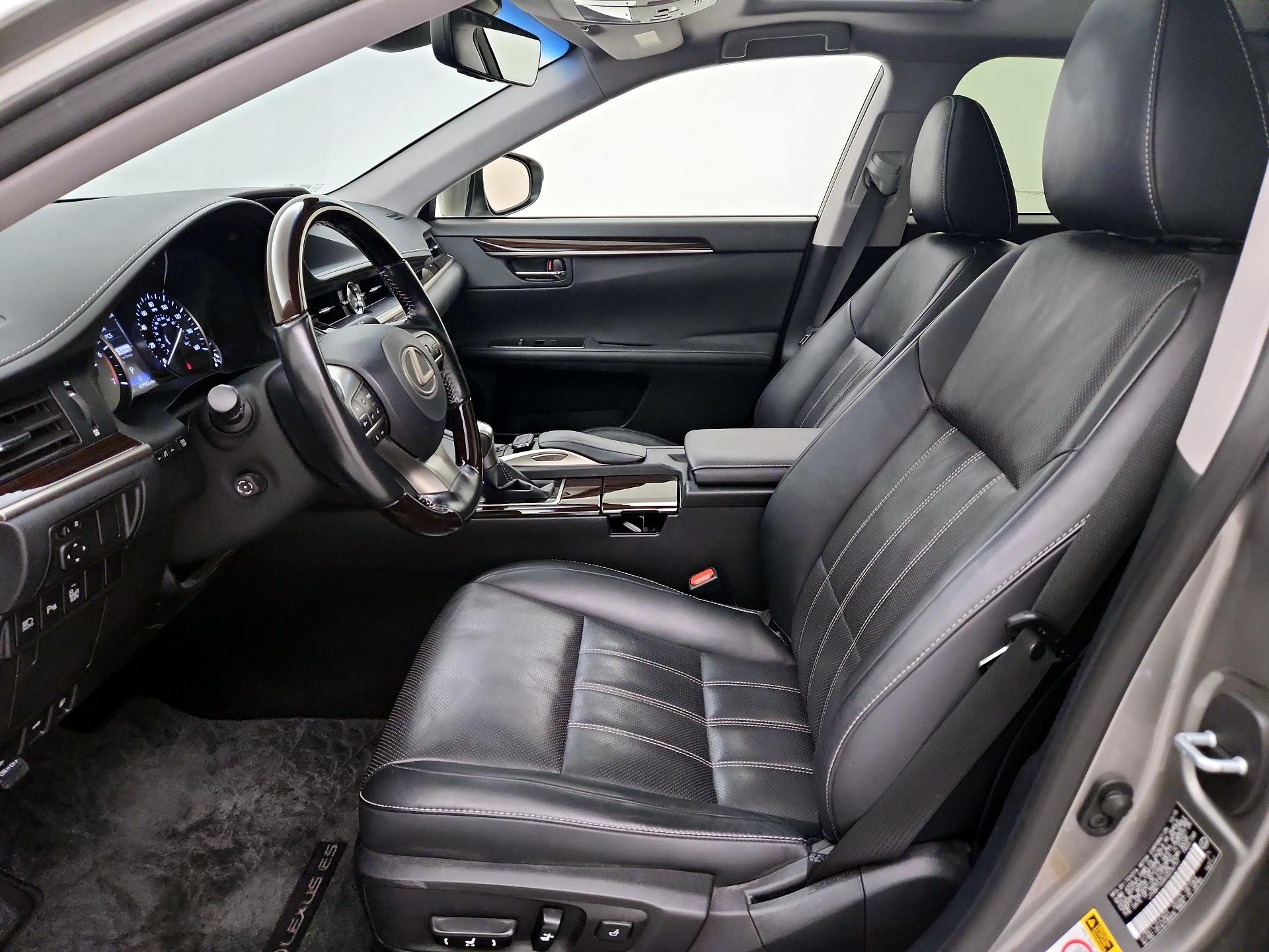 Thumbnail: 2016 Lexus ES - 11