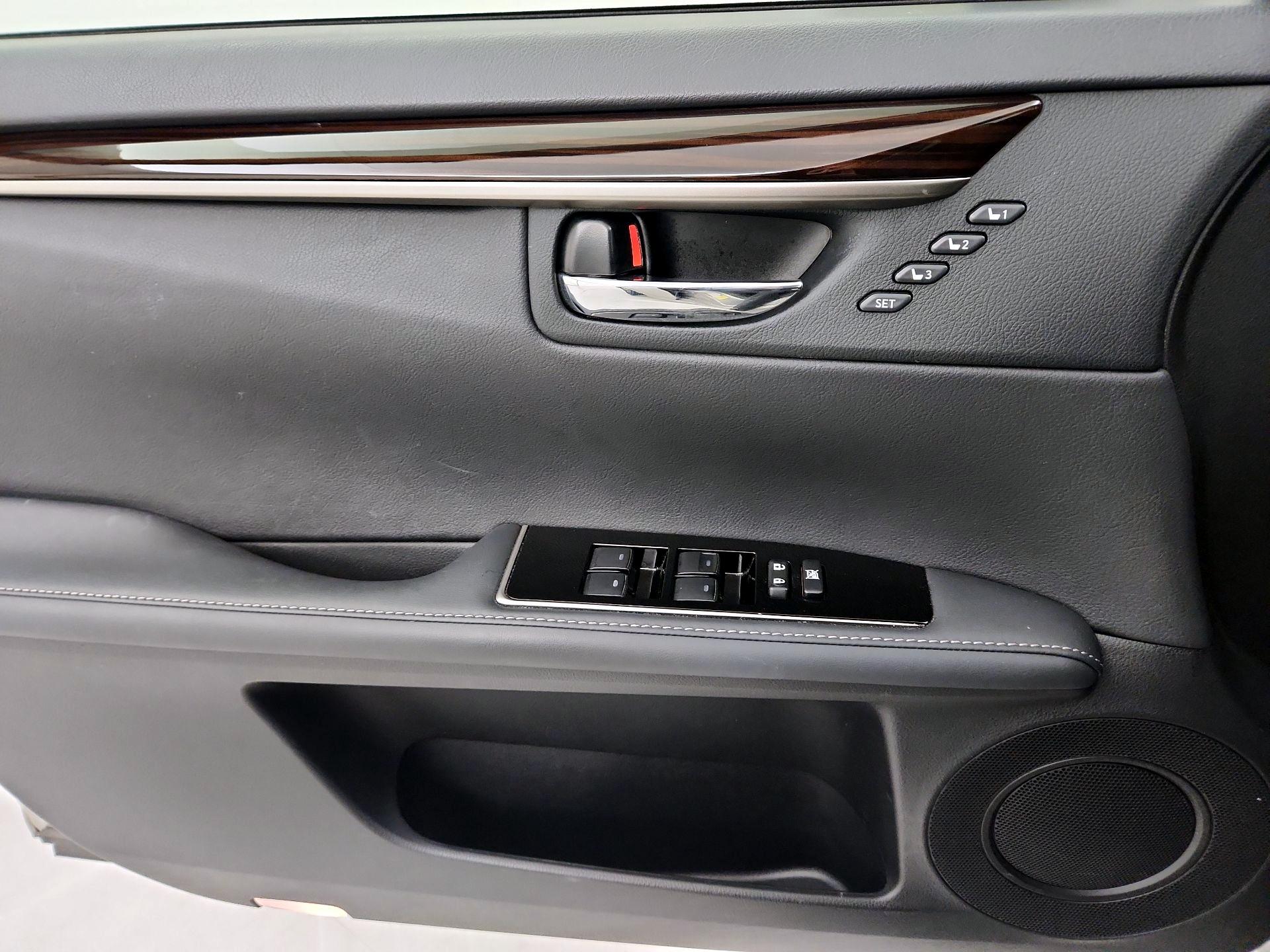 Thumbnail: 2016 Lexus ES - 12