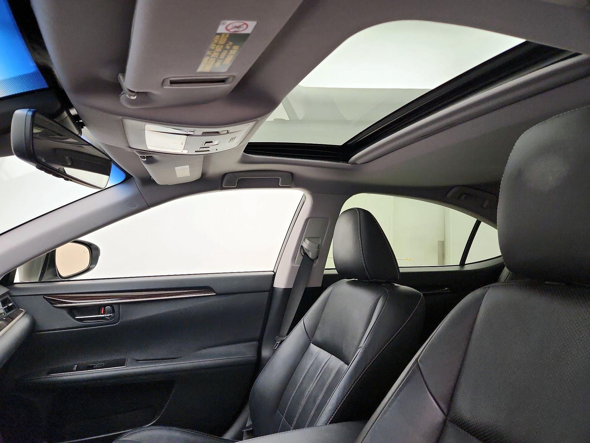 Thumbnail: 2016 Lexus ES - 18