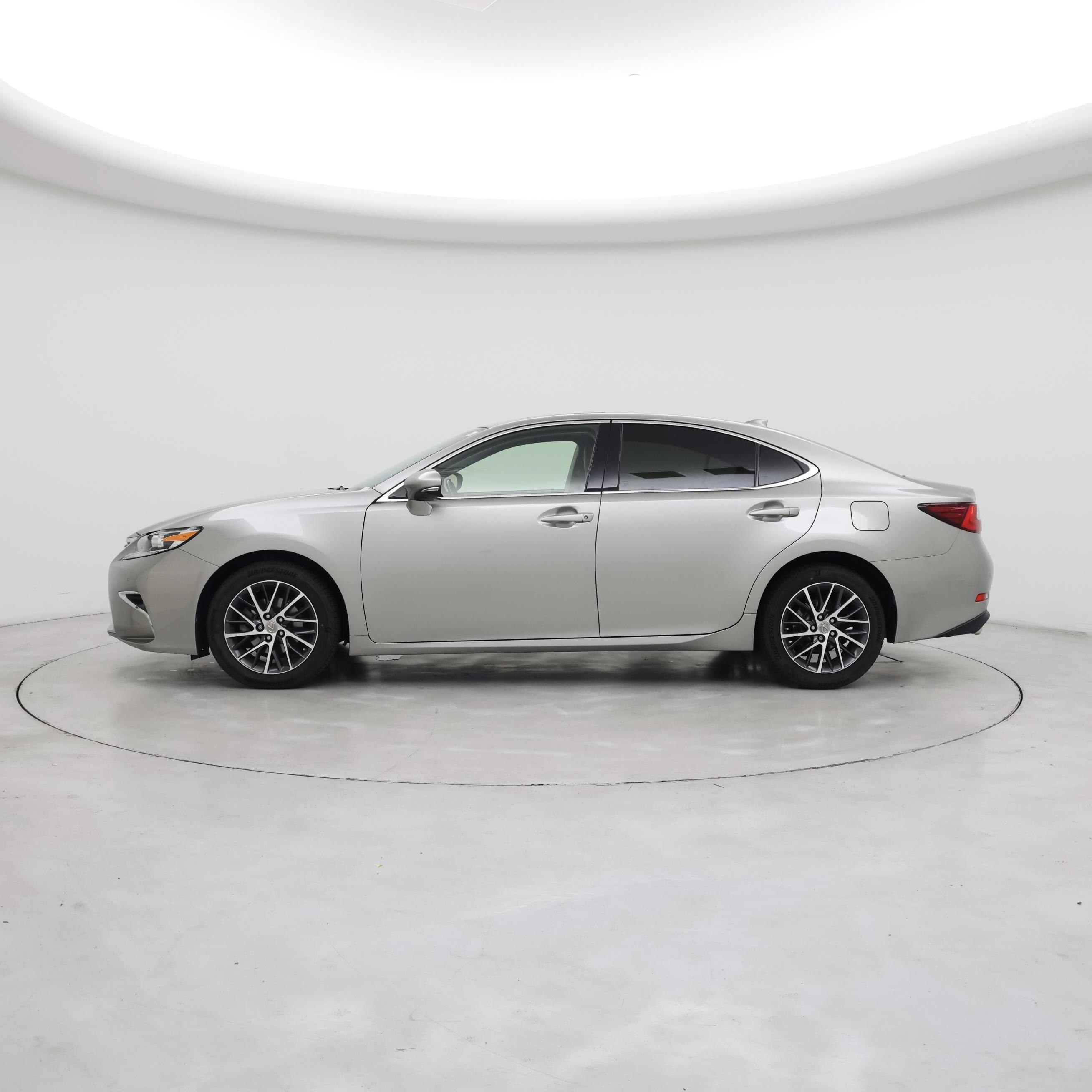 Thumbnail: 2016 Lexus ES - 3
