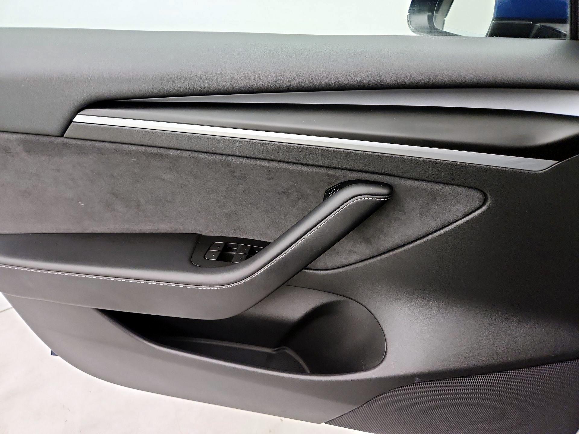 Thumbnail: 2022 Tesla Model 3 - 12