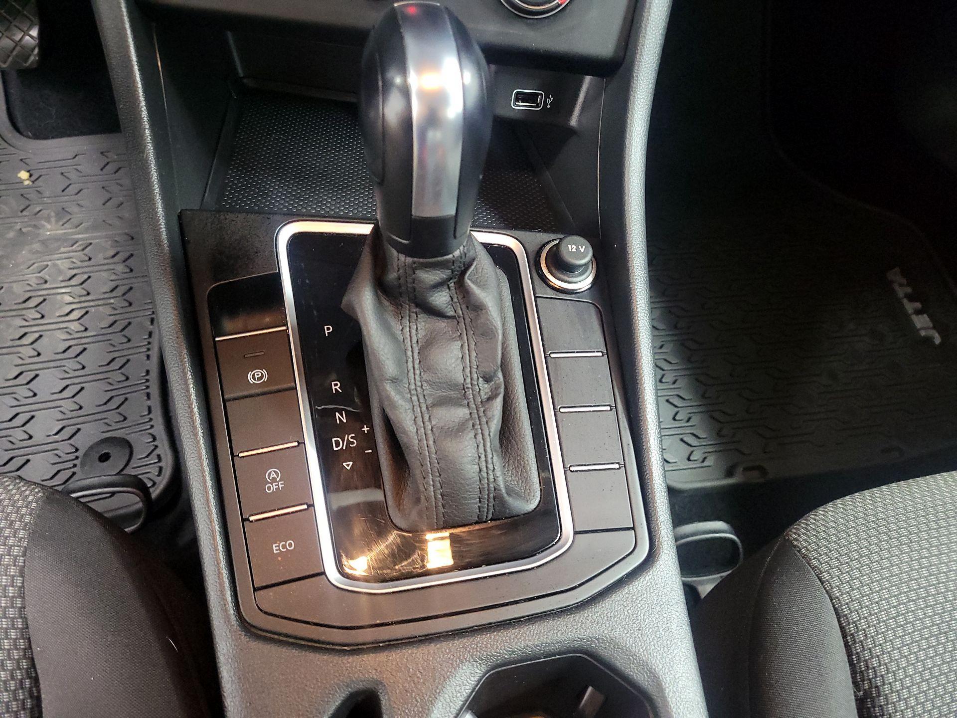 Thumbnail: 2019 Volkswagen Jetta - 16