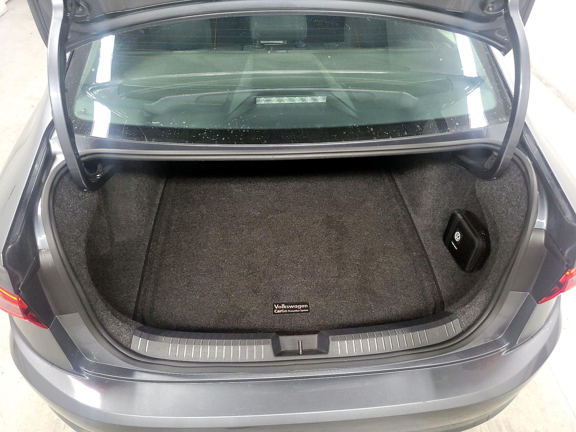 Thumbnail: 2019 Volkswagen Jetta - 19