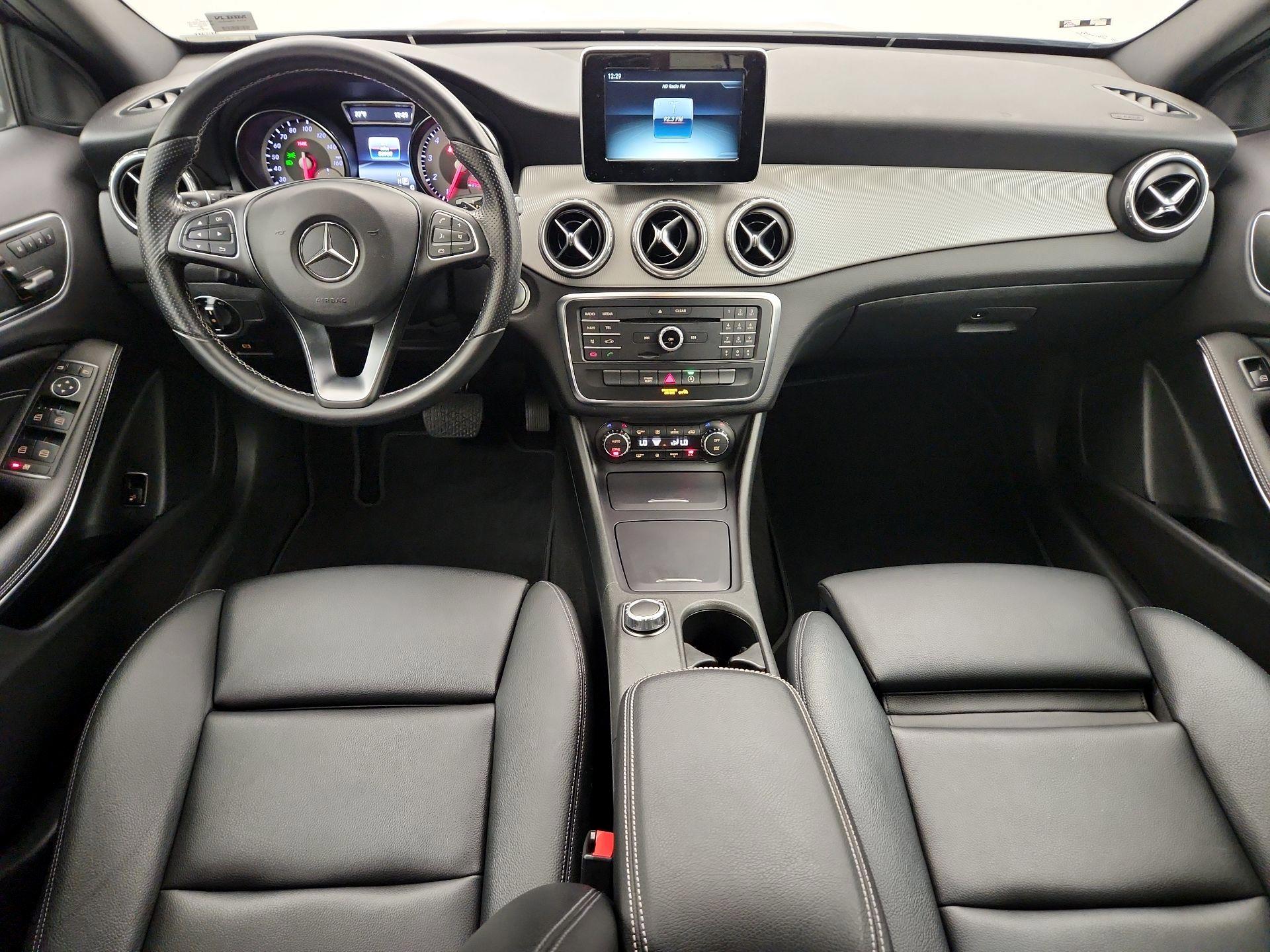 Thumbnail: 2016 Mercedes-Benz GLA - 9