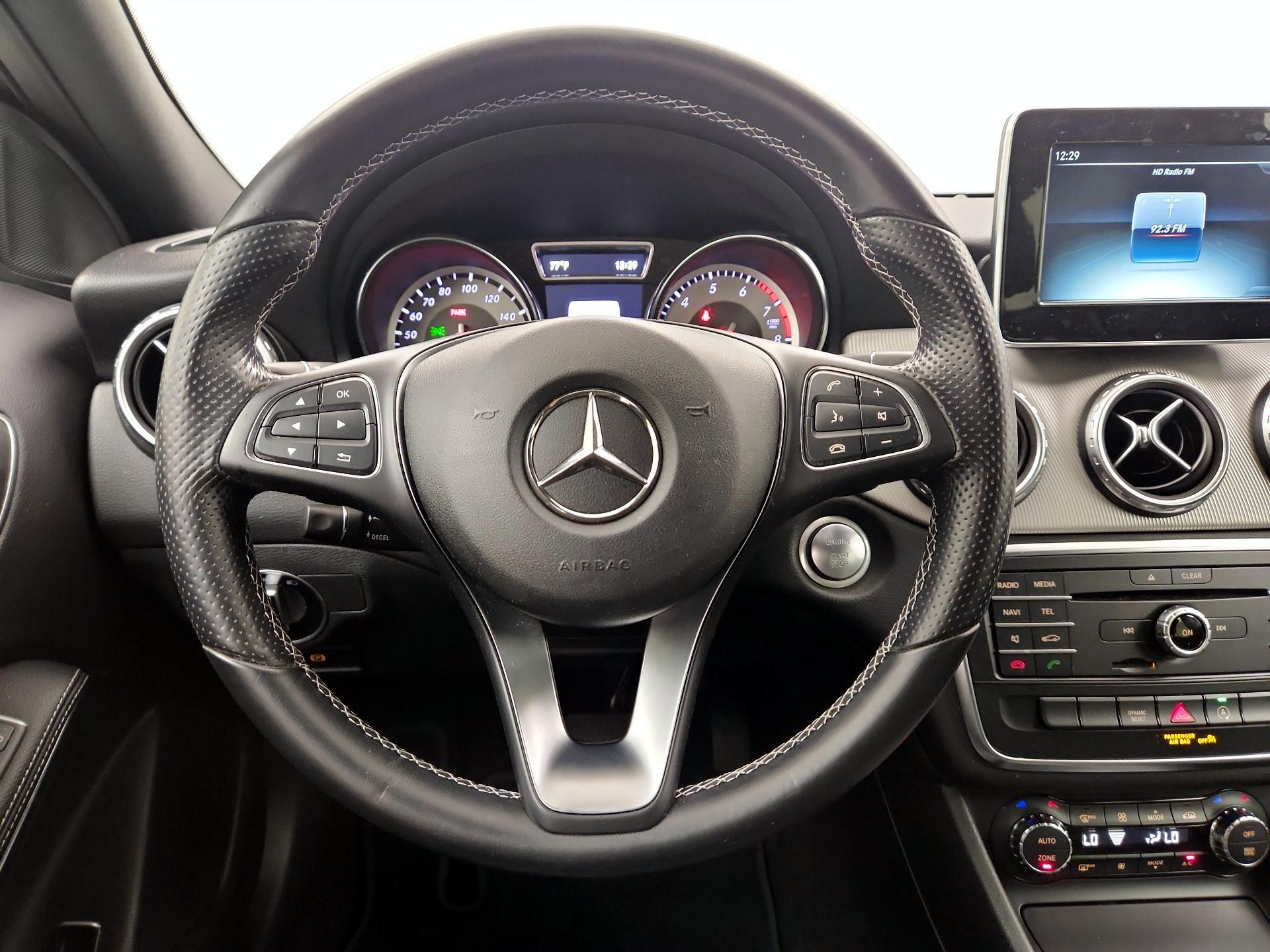 Thumbnail: 2016 Mercedes-Benz GLA - 10