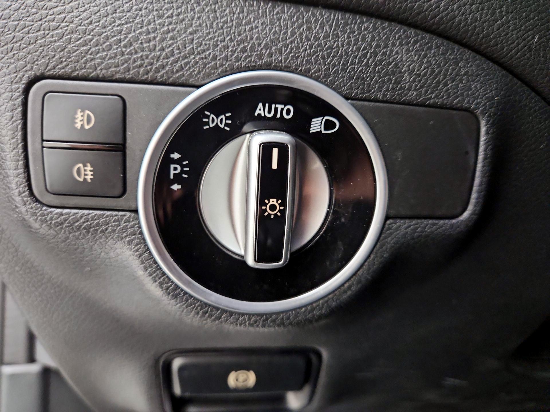 Thumbnail: 2016 Mercedes-Benz GLA - 13