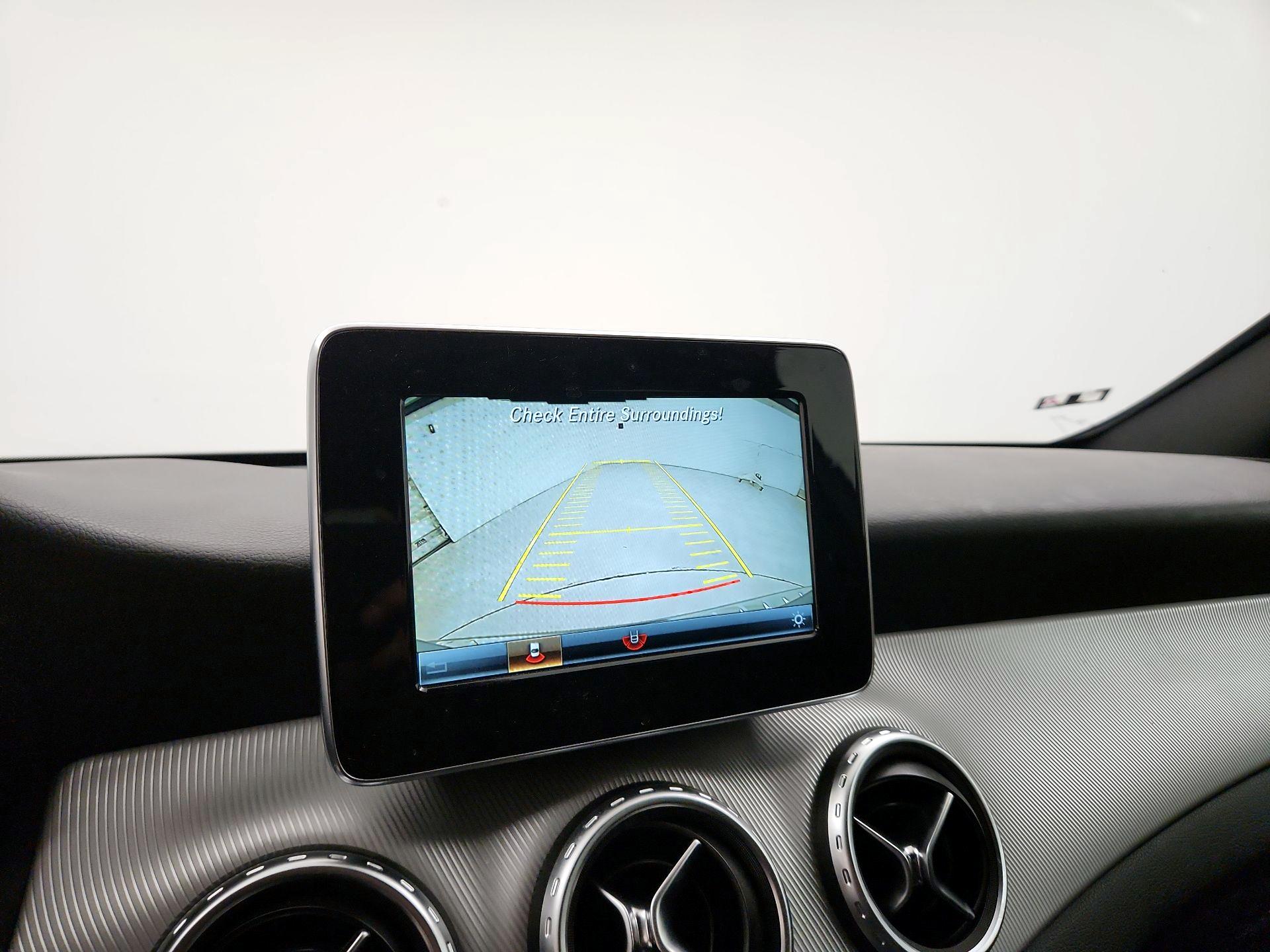 Thumbnail: 2016 Mercedes-Benz GLA - 14