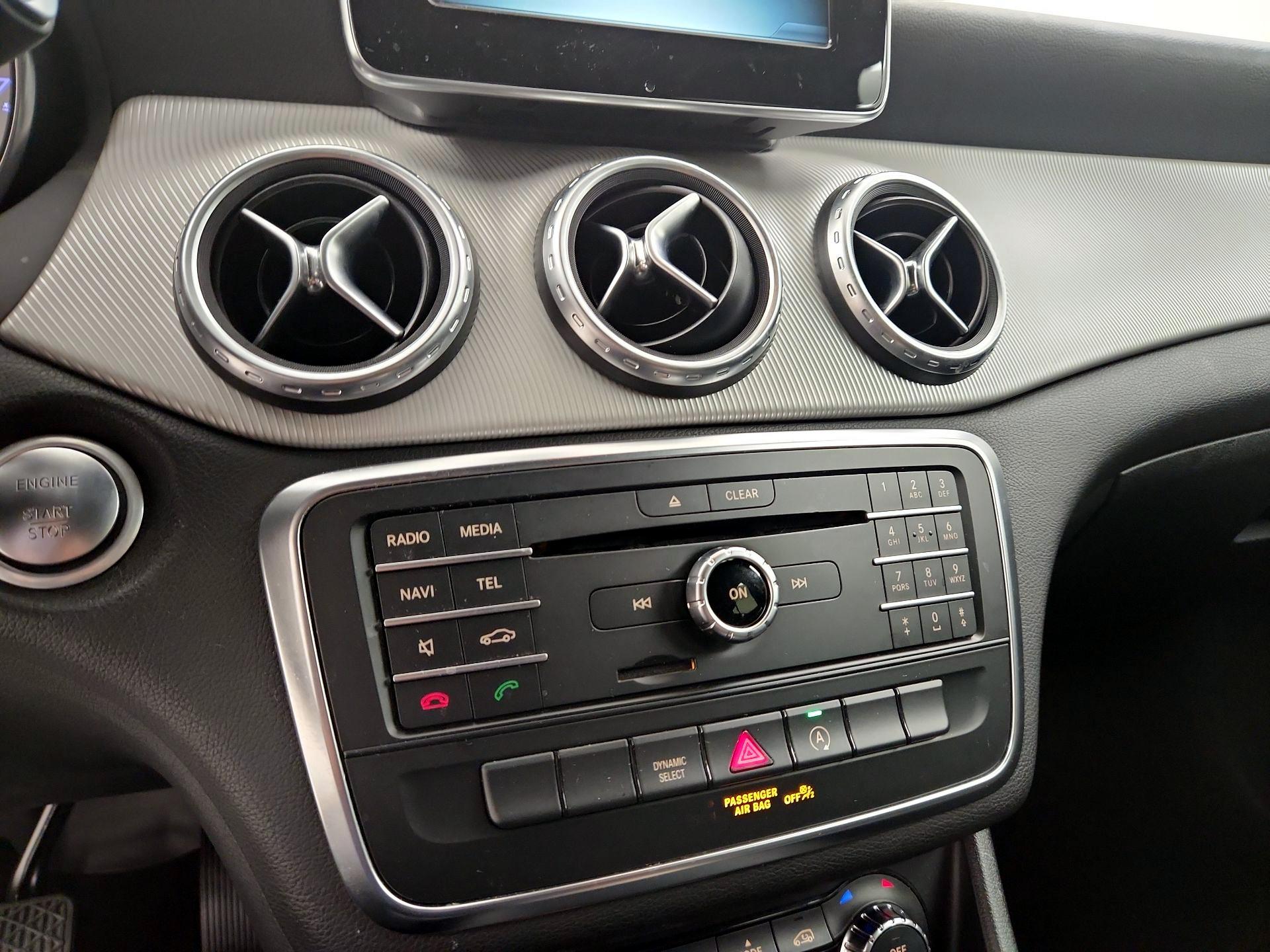 Thumbnail: 2016 Mercedes-Benz GLA - 16
