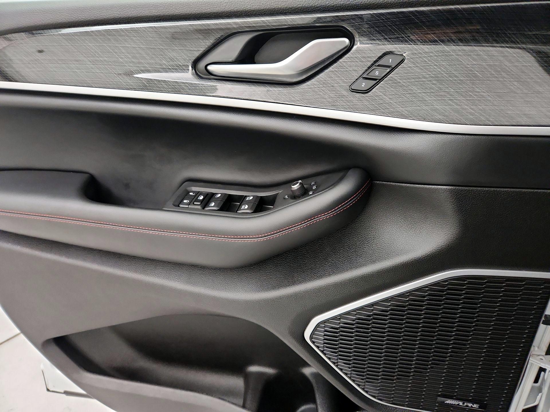 Thumbnail: 2022 Jeep Grand Cherokee - 12