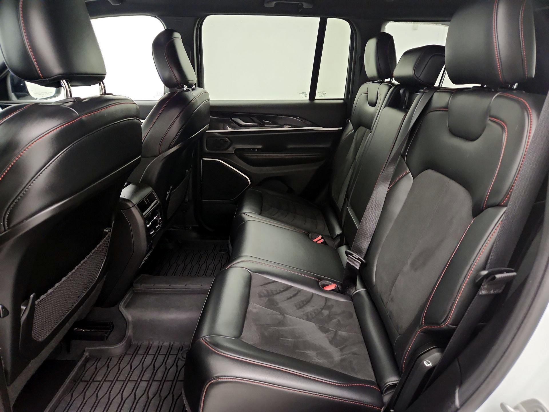 Thumbnail: 2022 Jeep Grand Cherokee - 20