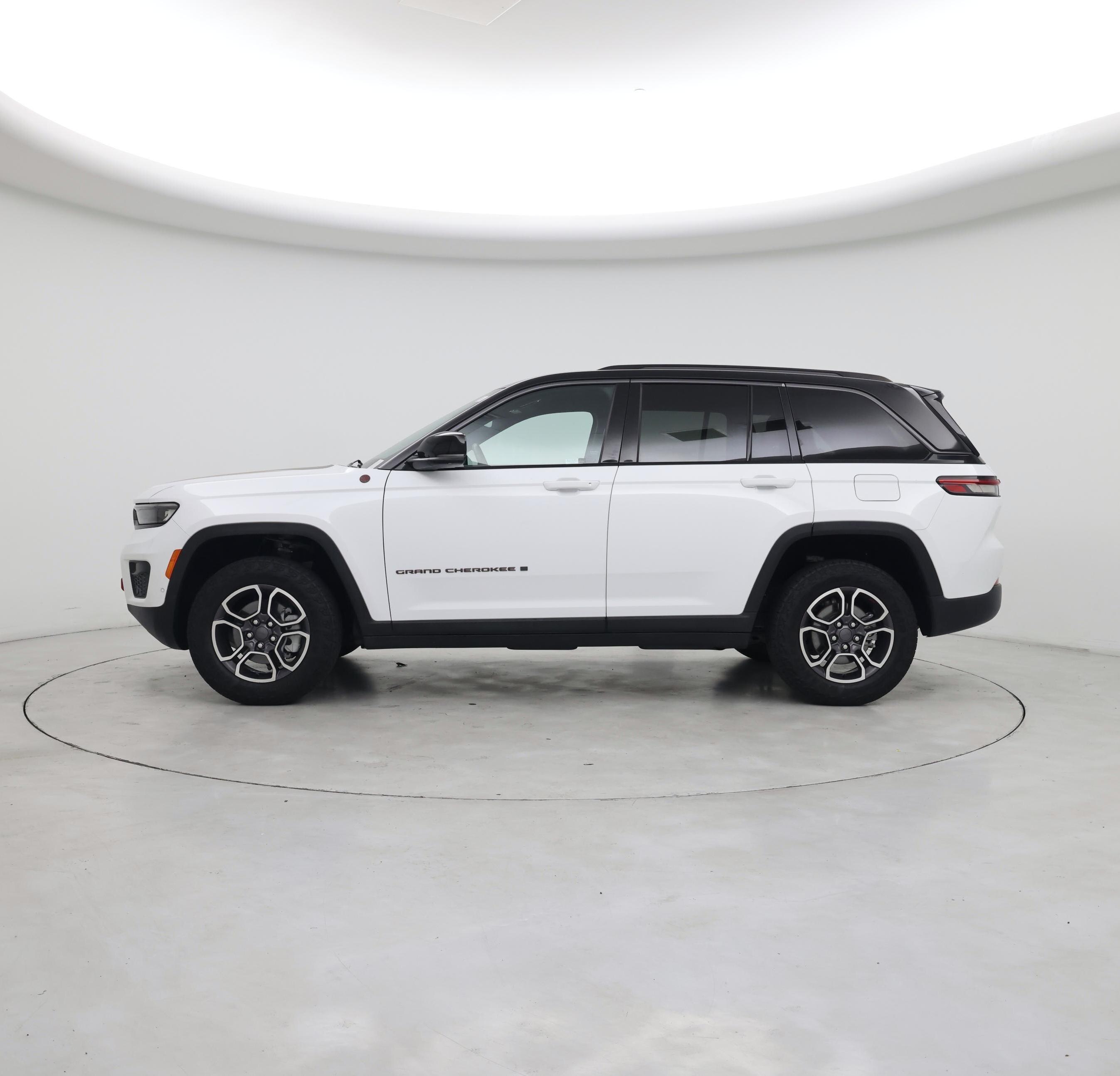 Thumbnail: 2022 Jeep Grand Cherokee - 3
