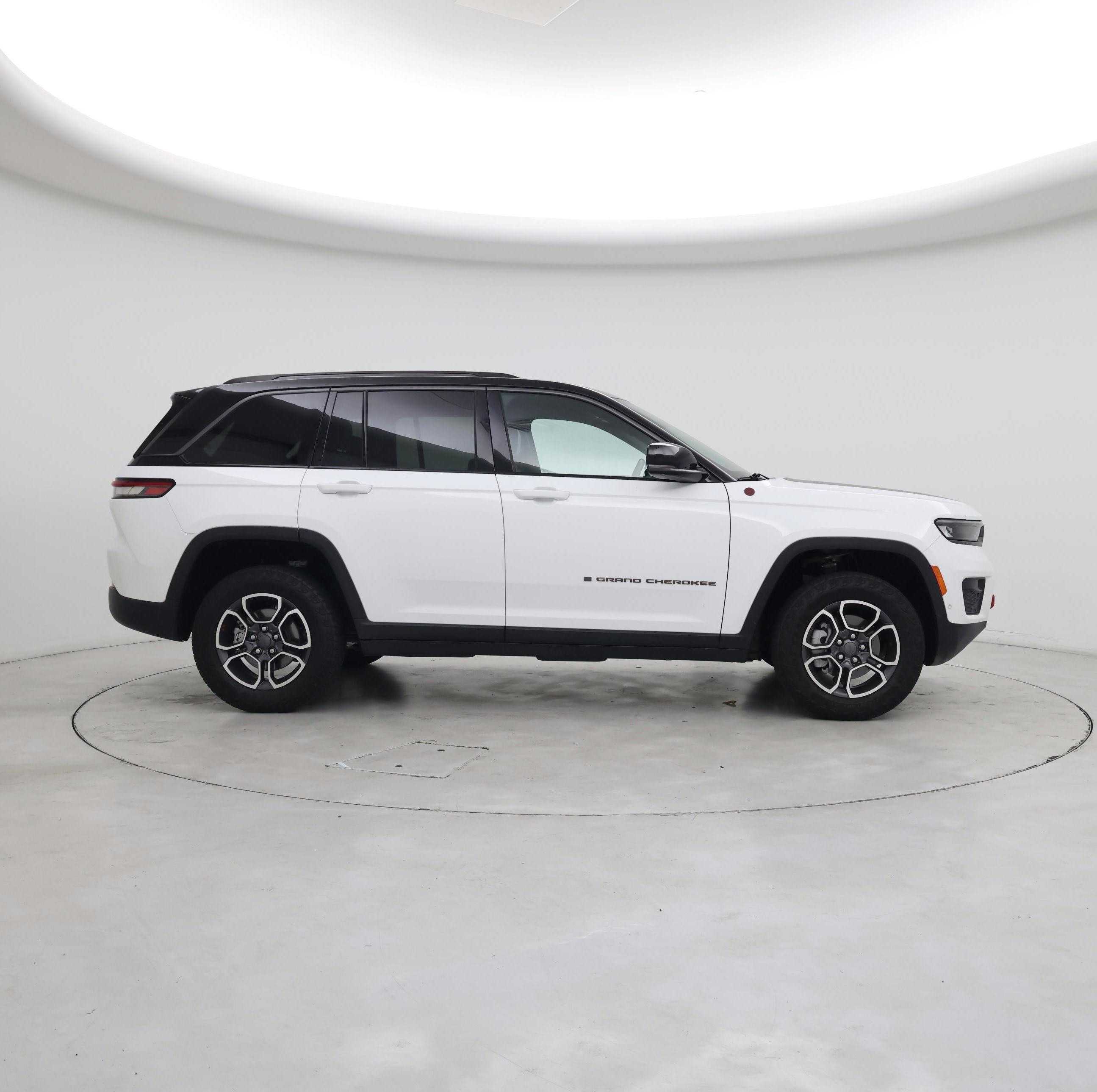 Thumbnail: 2022 Jeep Grand Cherokee - 7