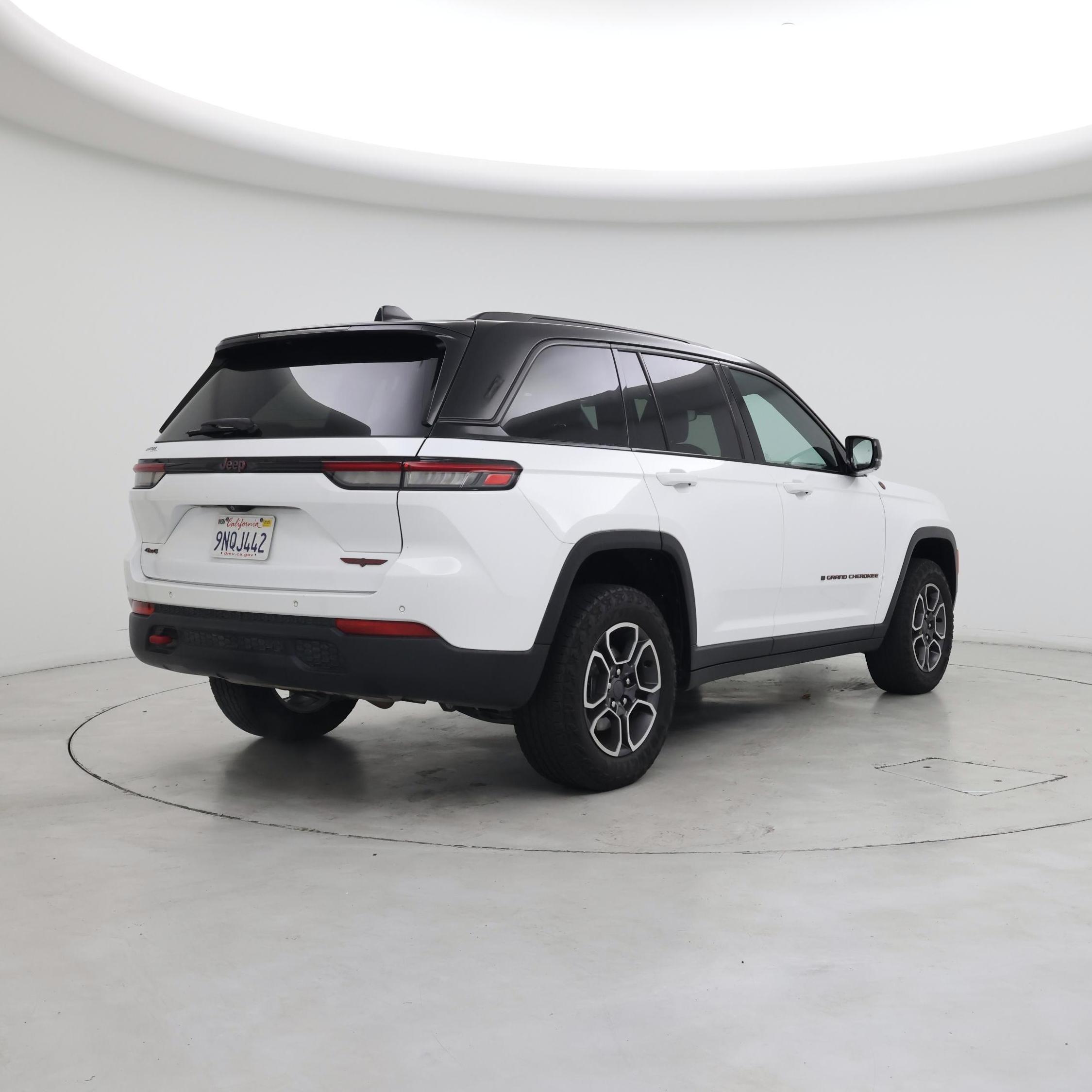 Thumbnail: 2022 Jeep Grand Cherokee - 8