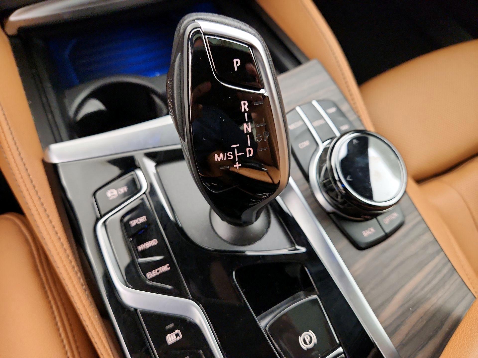 Thumbnail: 2022 BMW 5 Series - 18