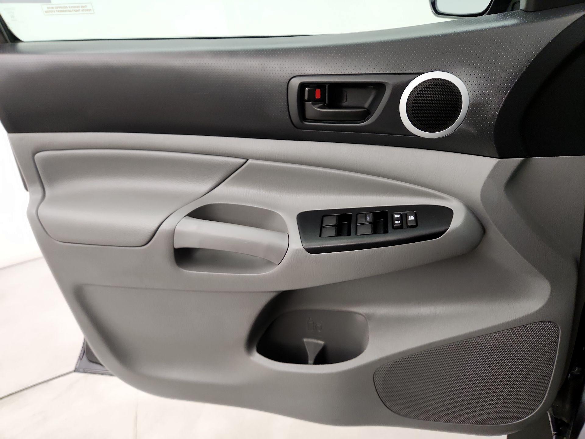 Thumbnail: 2015 Toyota Tacoma - 12
