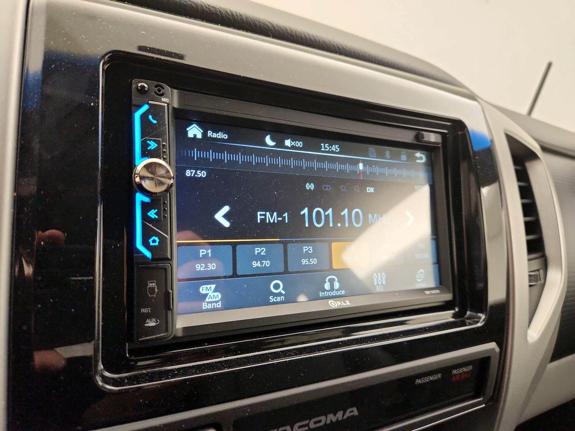 Thumbnail: 2015 Toyota Tacoma - 14