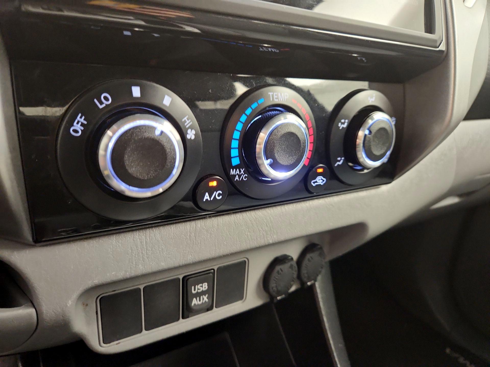 Thumbnail: 2015 Toyota Tacoma - 15