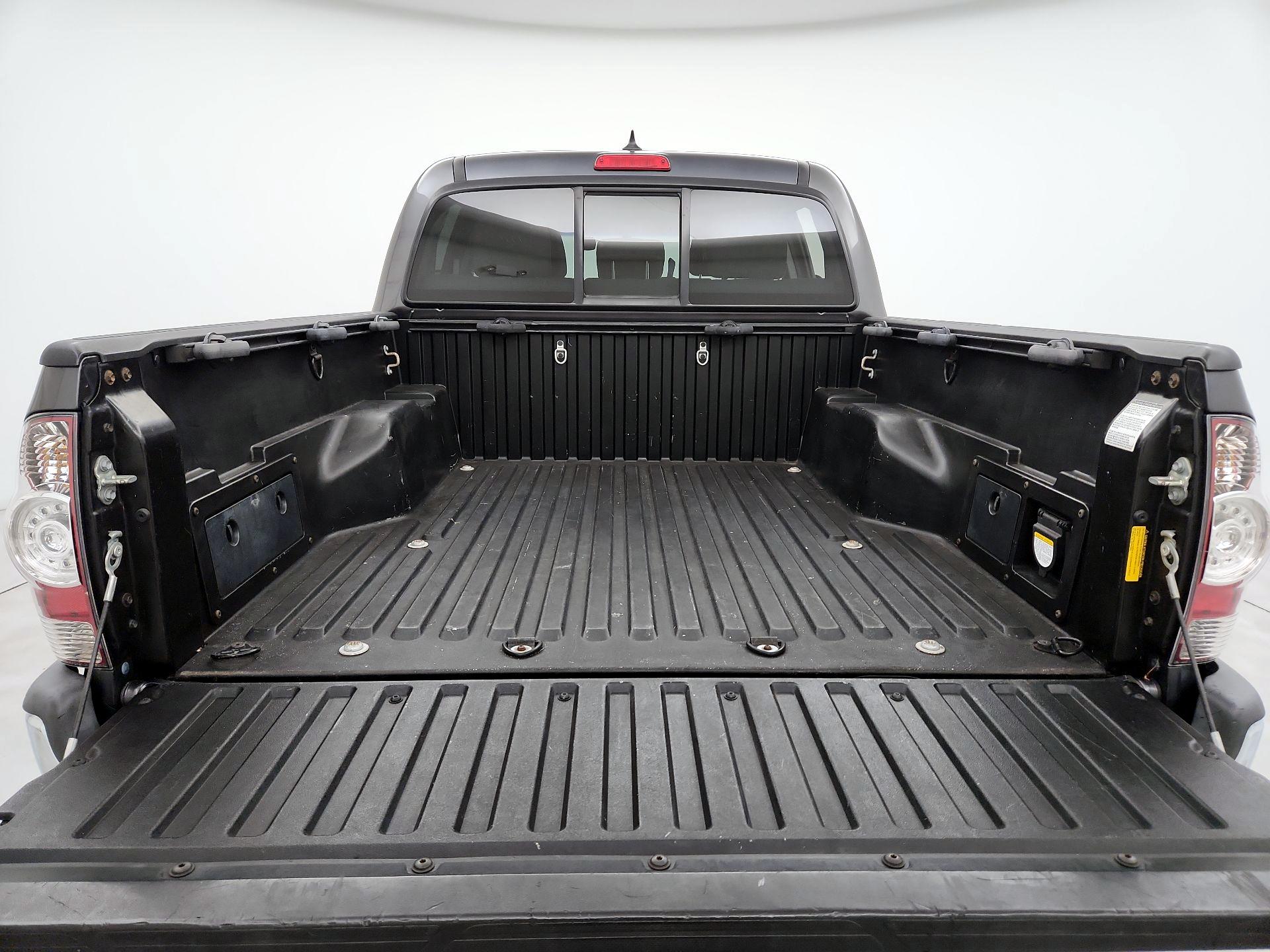 Thumbnail: 2015 Toyota Tacoma - 19