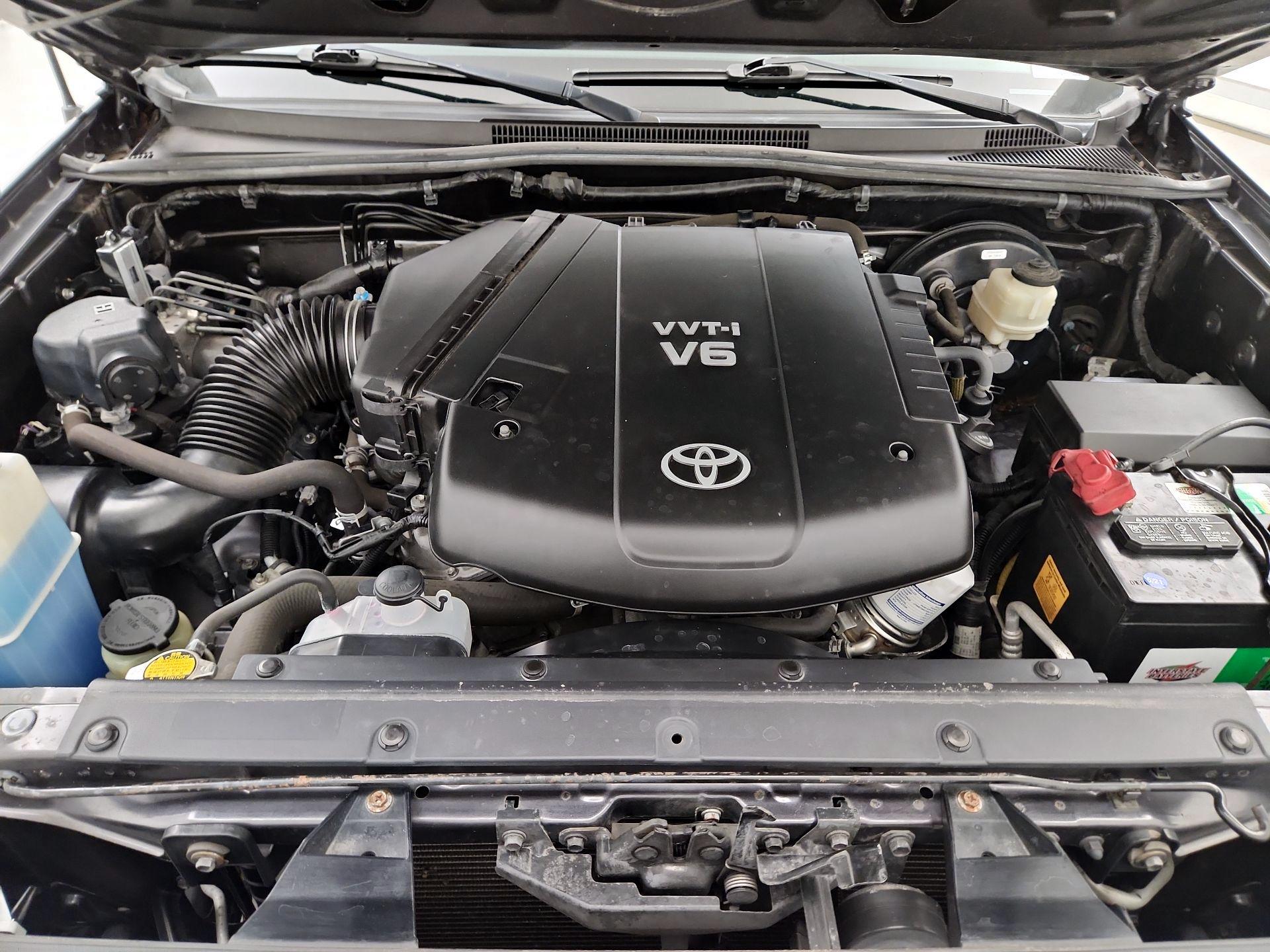 Thumbnail: 2015 Toyota Tacoma - 20