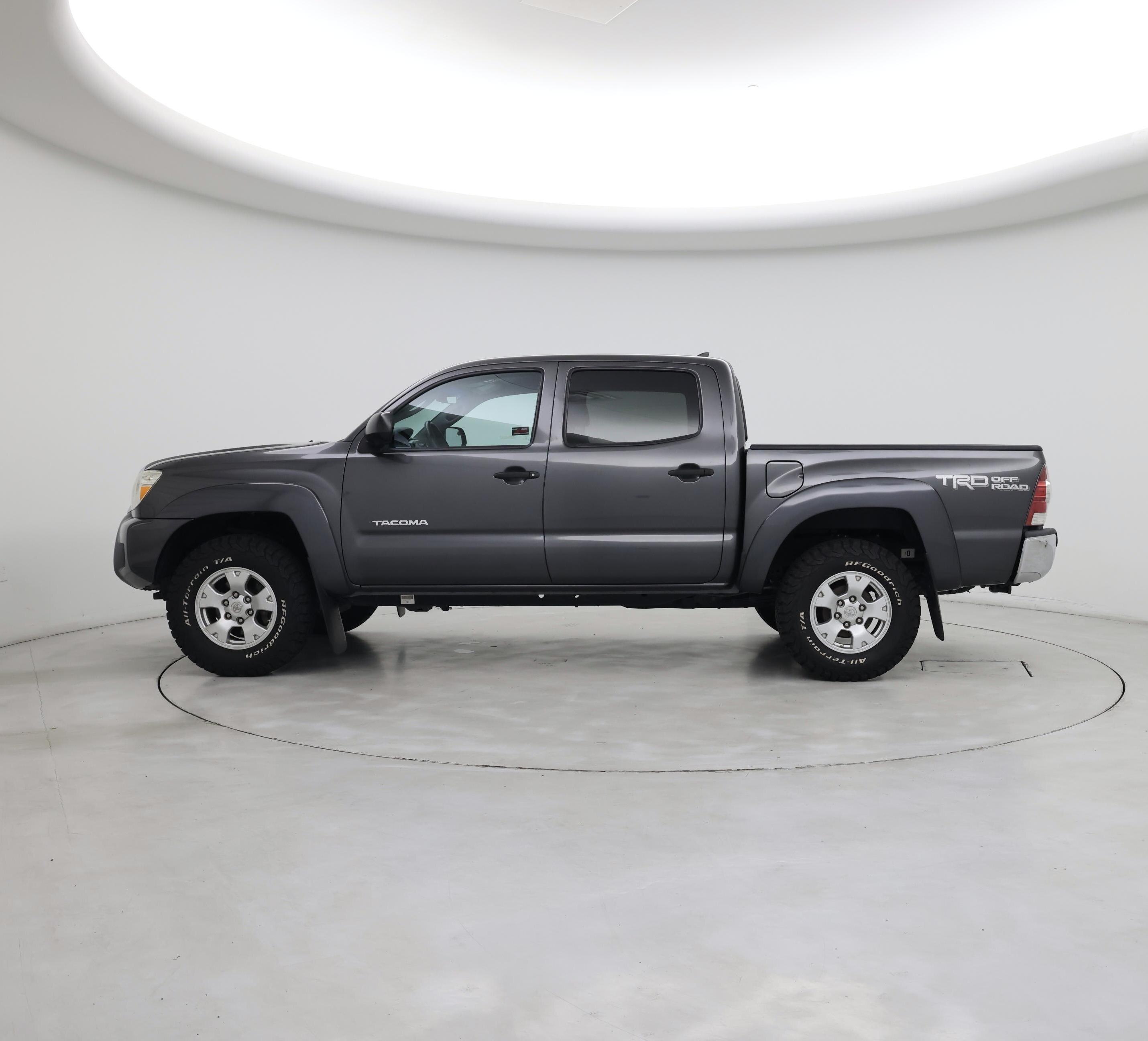 Thumbnail: 2015 Toyota Tacoma - 3