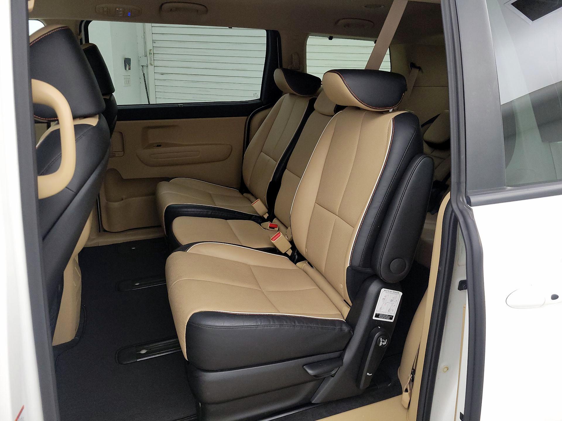 Thumbnail: 2019 Kia Sedona - 19