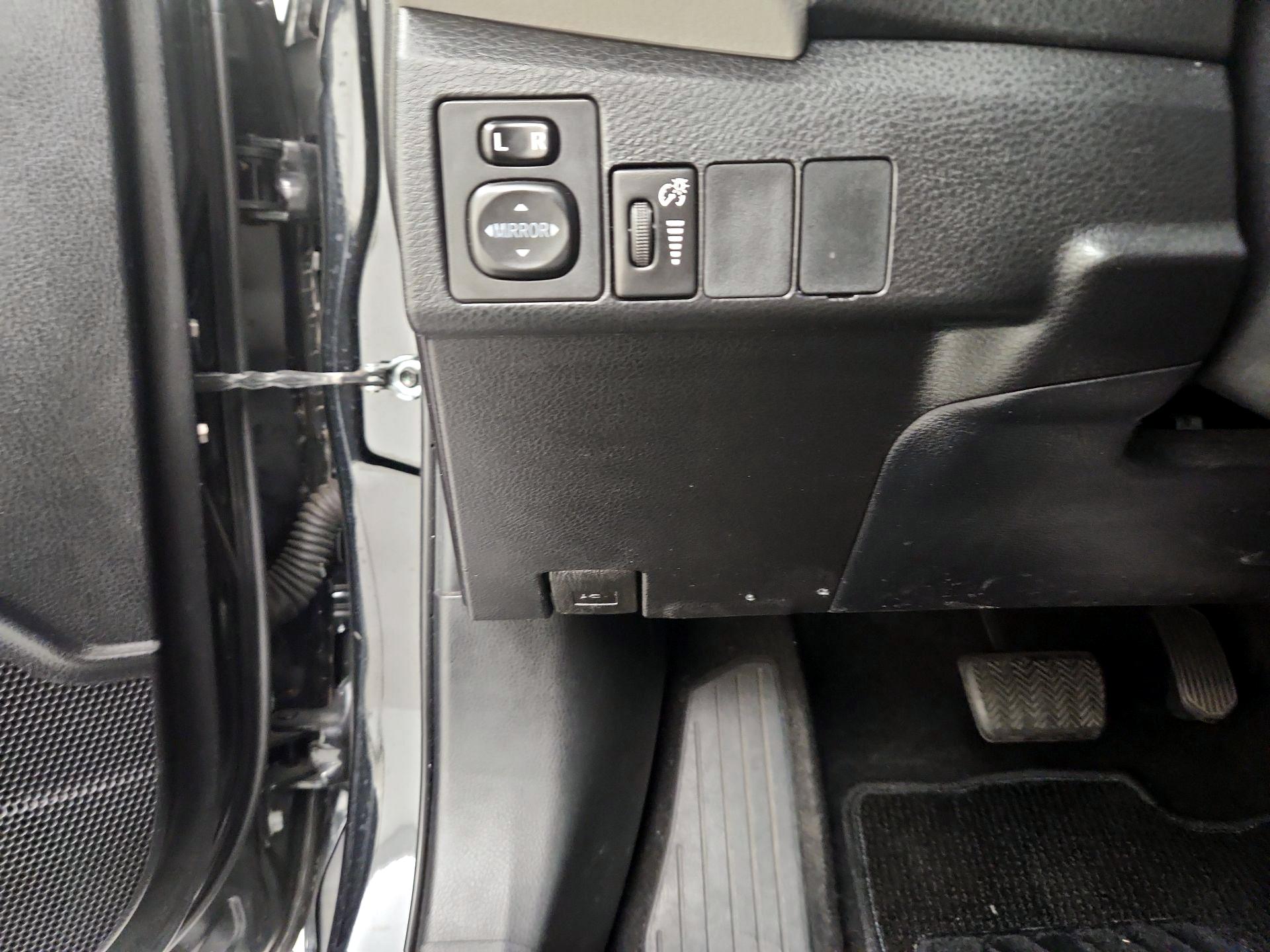 Thumbnail: 2016 Toyota Corolla - 13