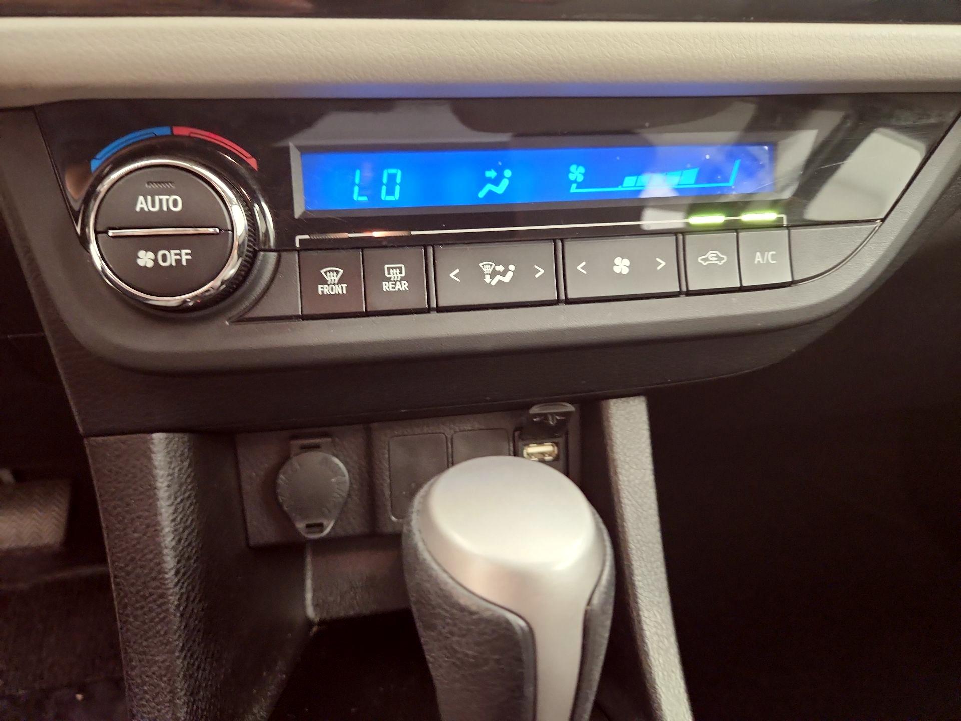 Thumbnail: 2016 Toyota Corolla - 16