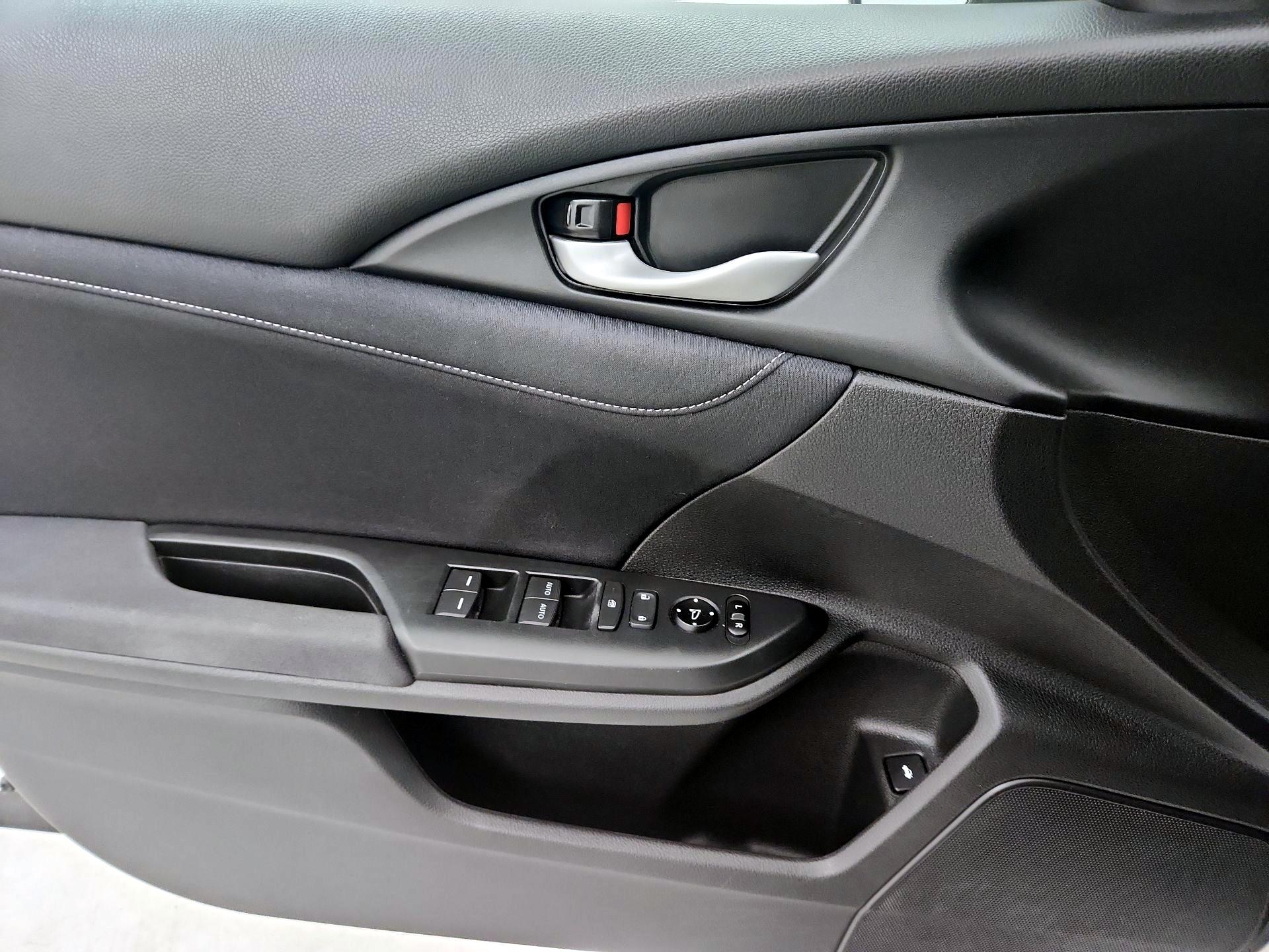 Thumbnail: 2019 Honda Insight - 12