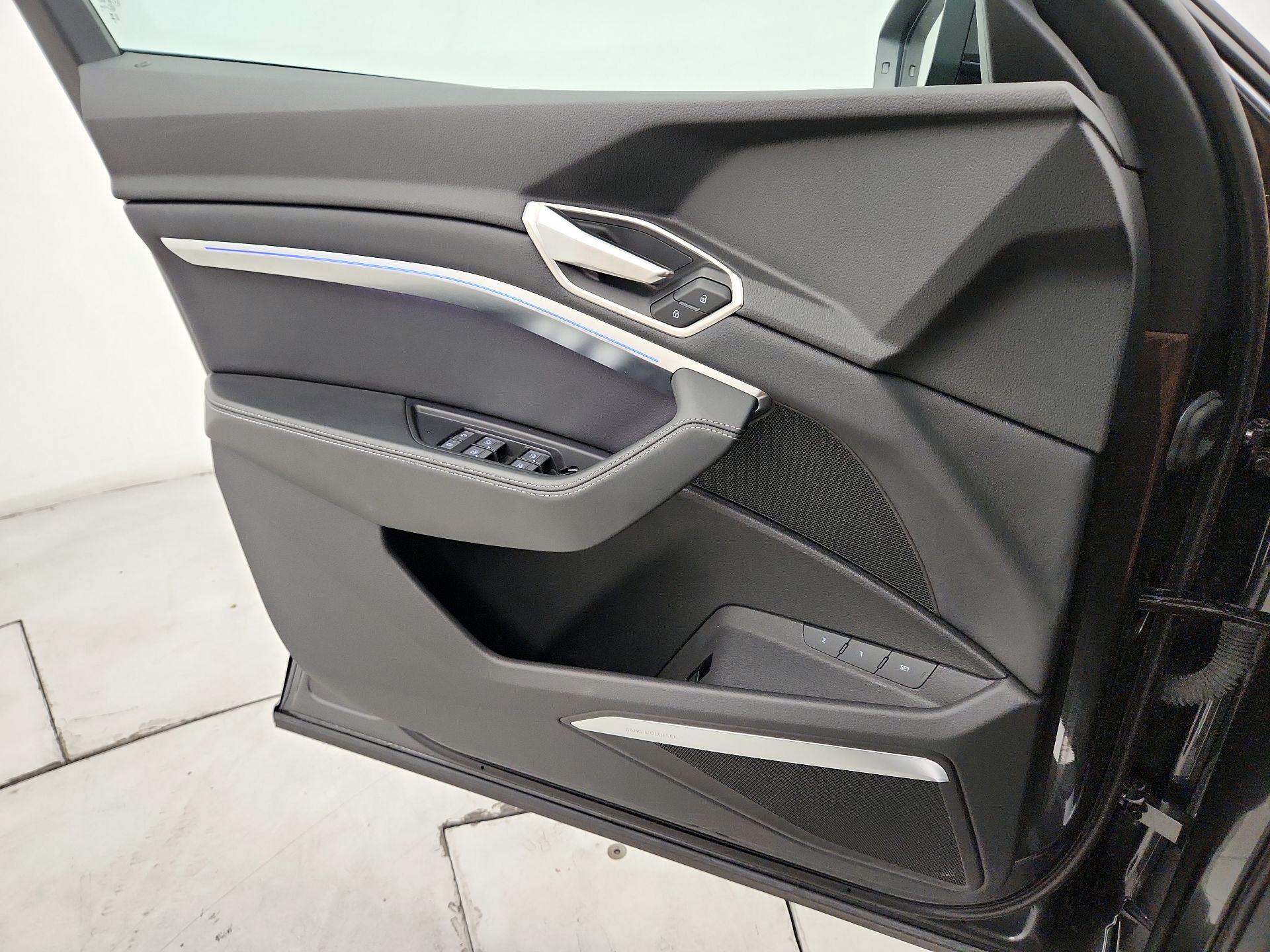 Thumbnail: 2024 Audi SQ8 e-tron - 12