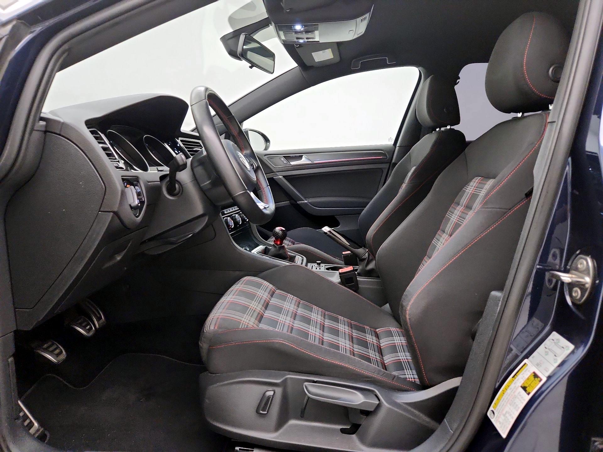 Thumbnail: 2019 Volkswagen Golf - 11