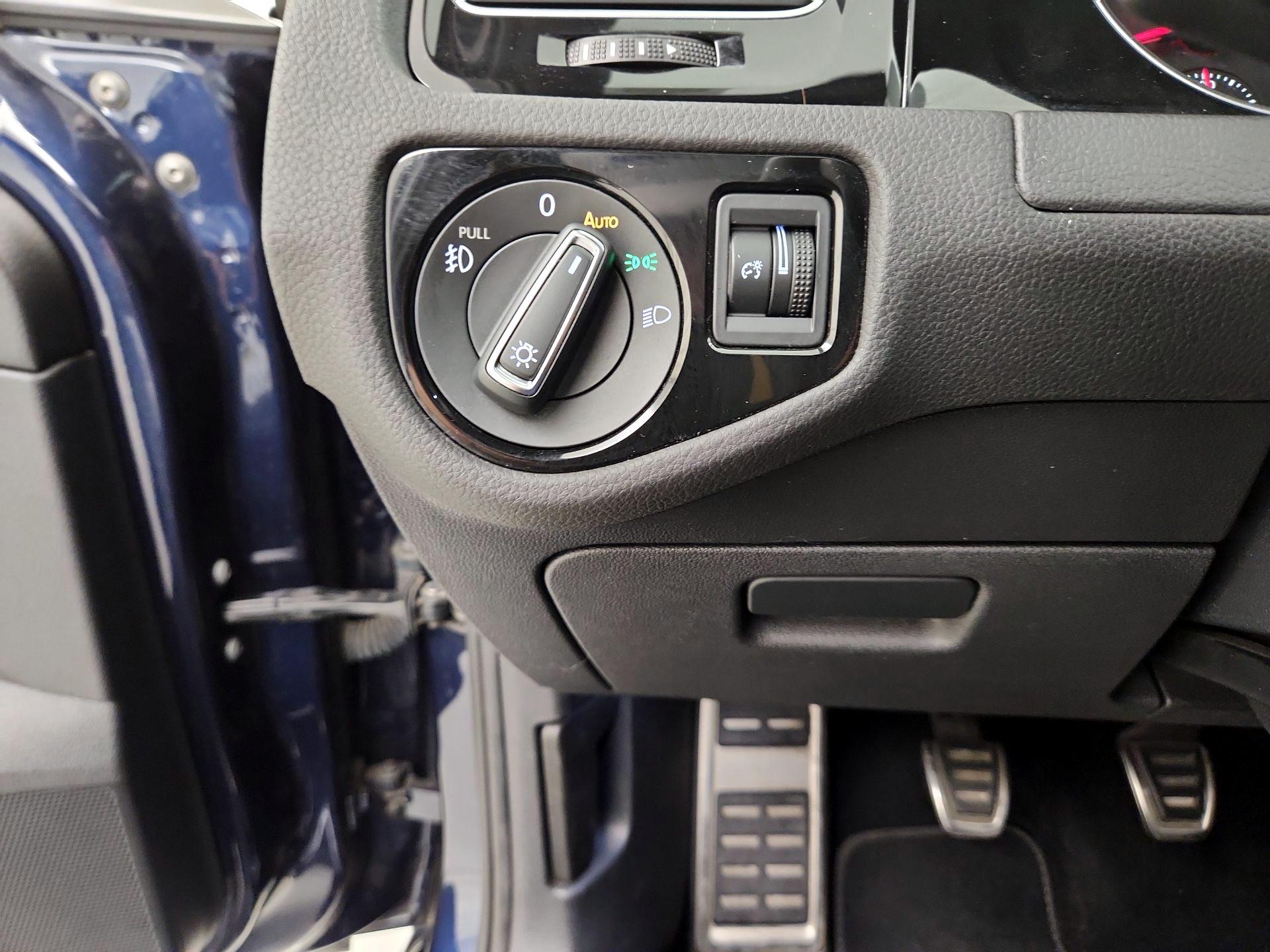 Thumbnail: 2019 Volkswagen Golf - 13